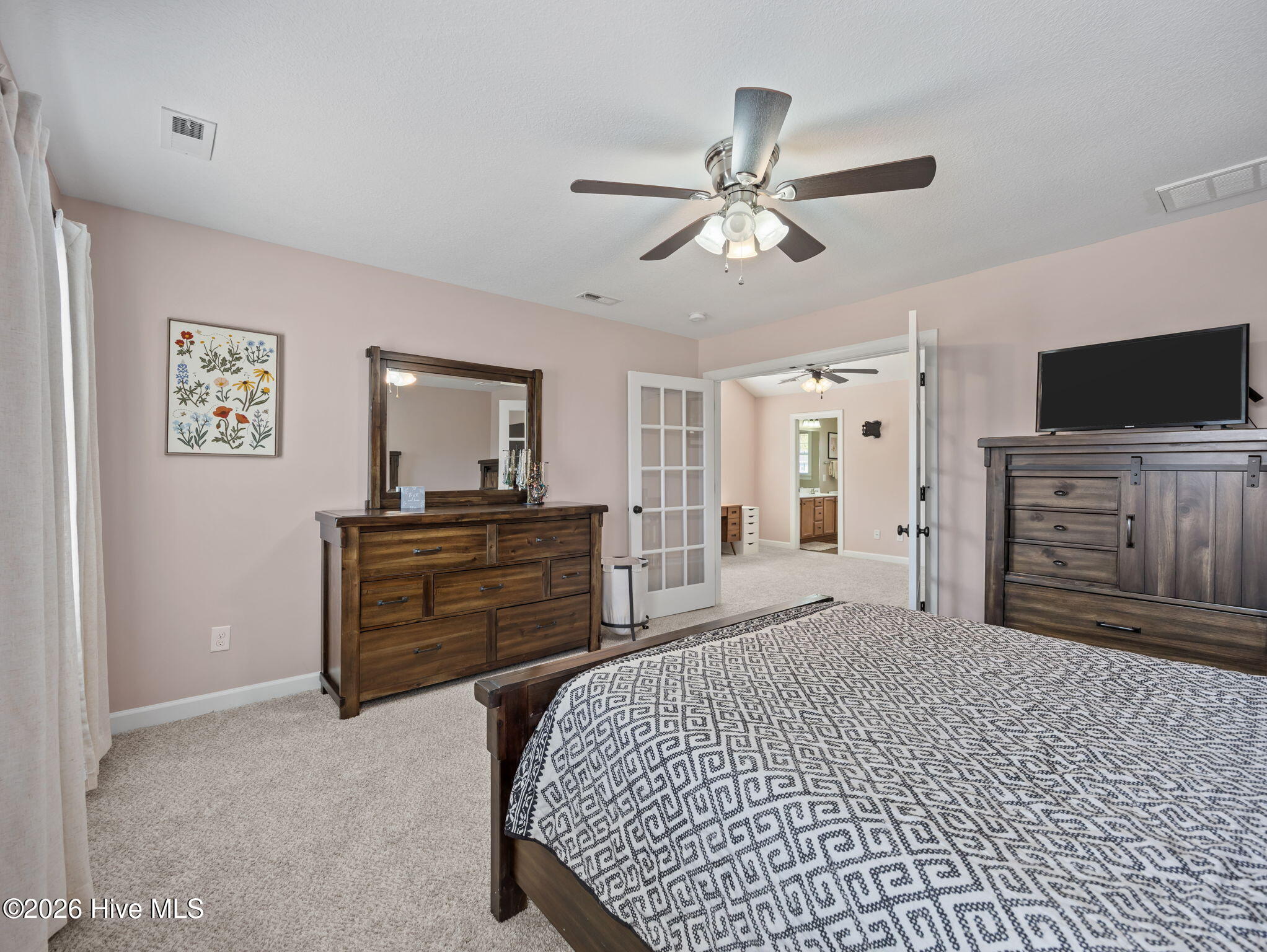 100569646 | Photo 30