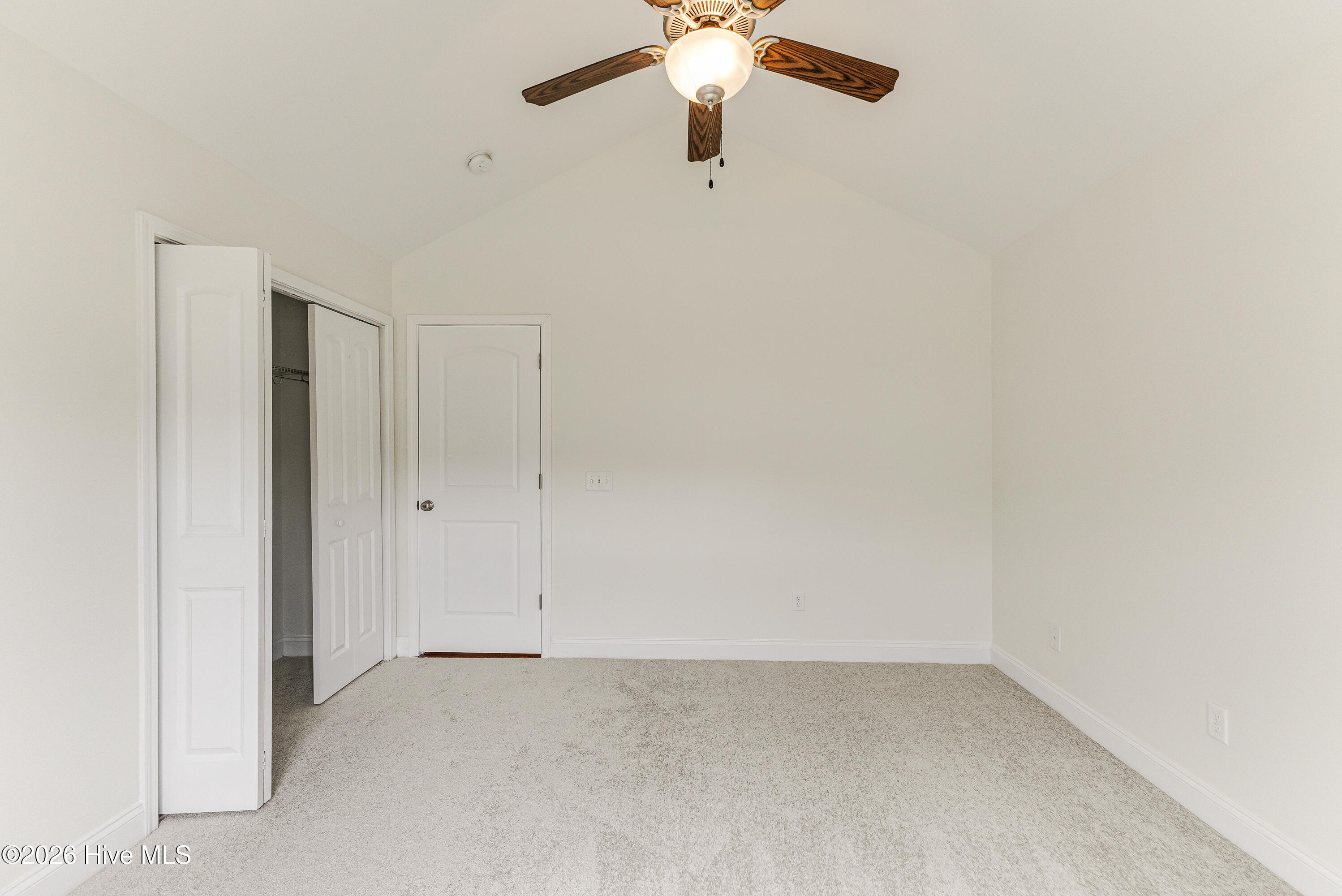 100562129 | Photo 23