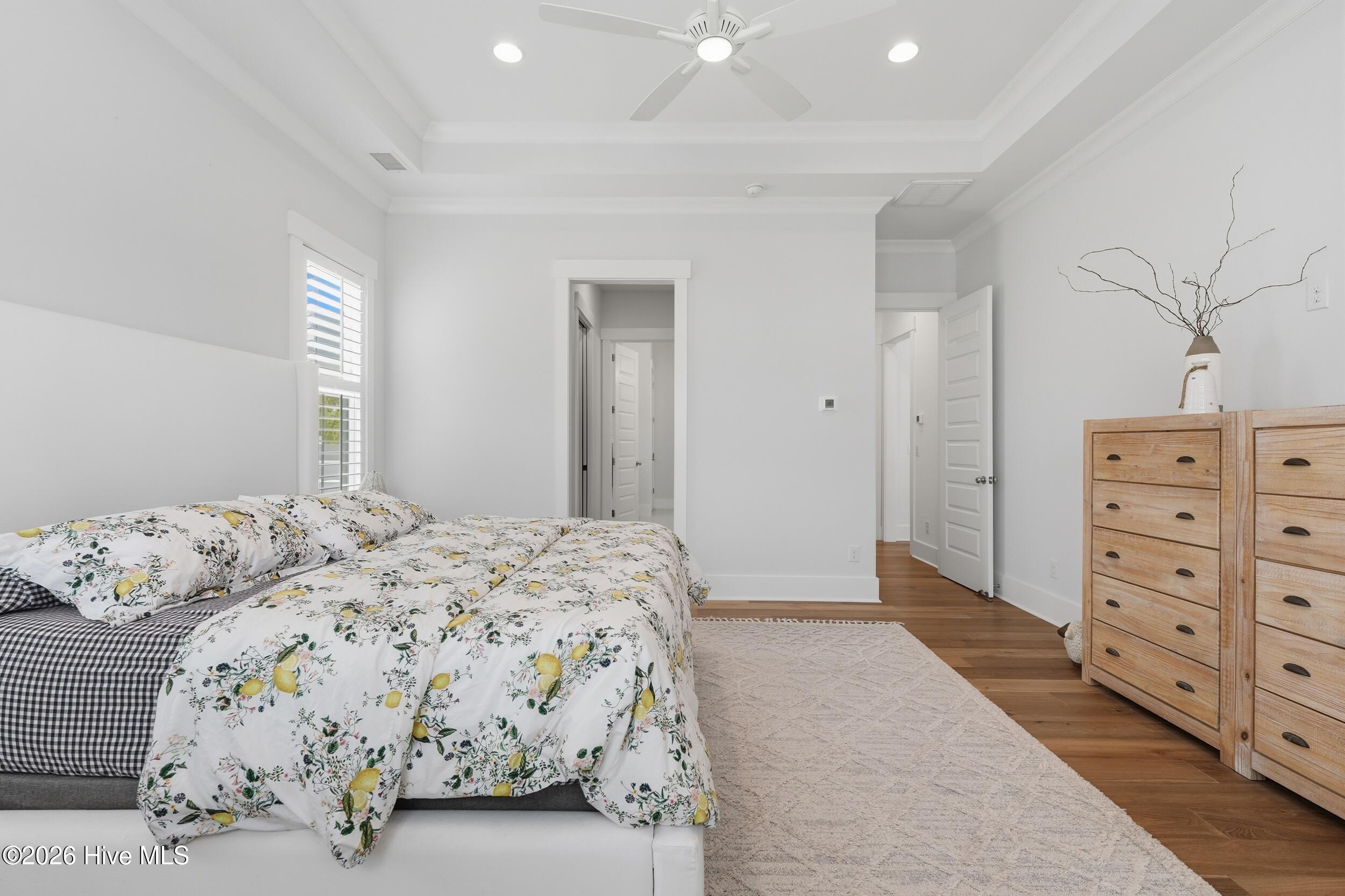 100563980 | Photo 46