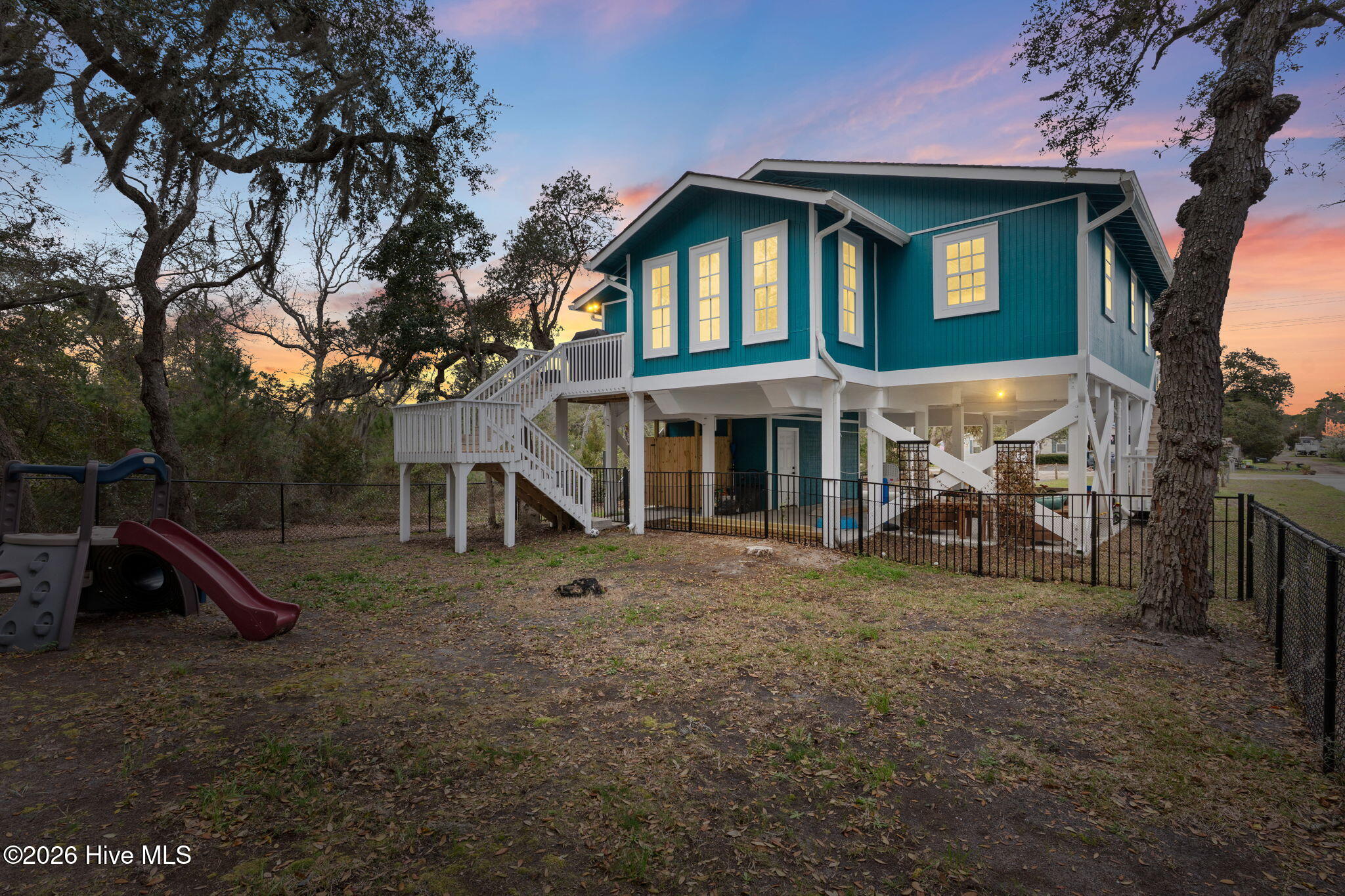 100560277 | Photo 31