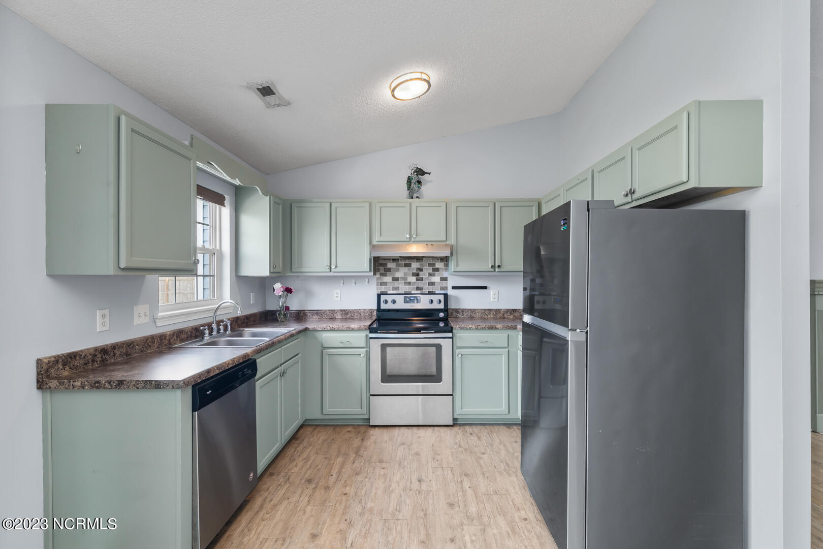 100542320 | Photo 16