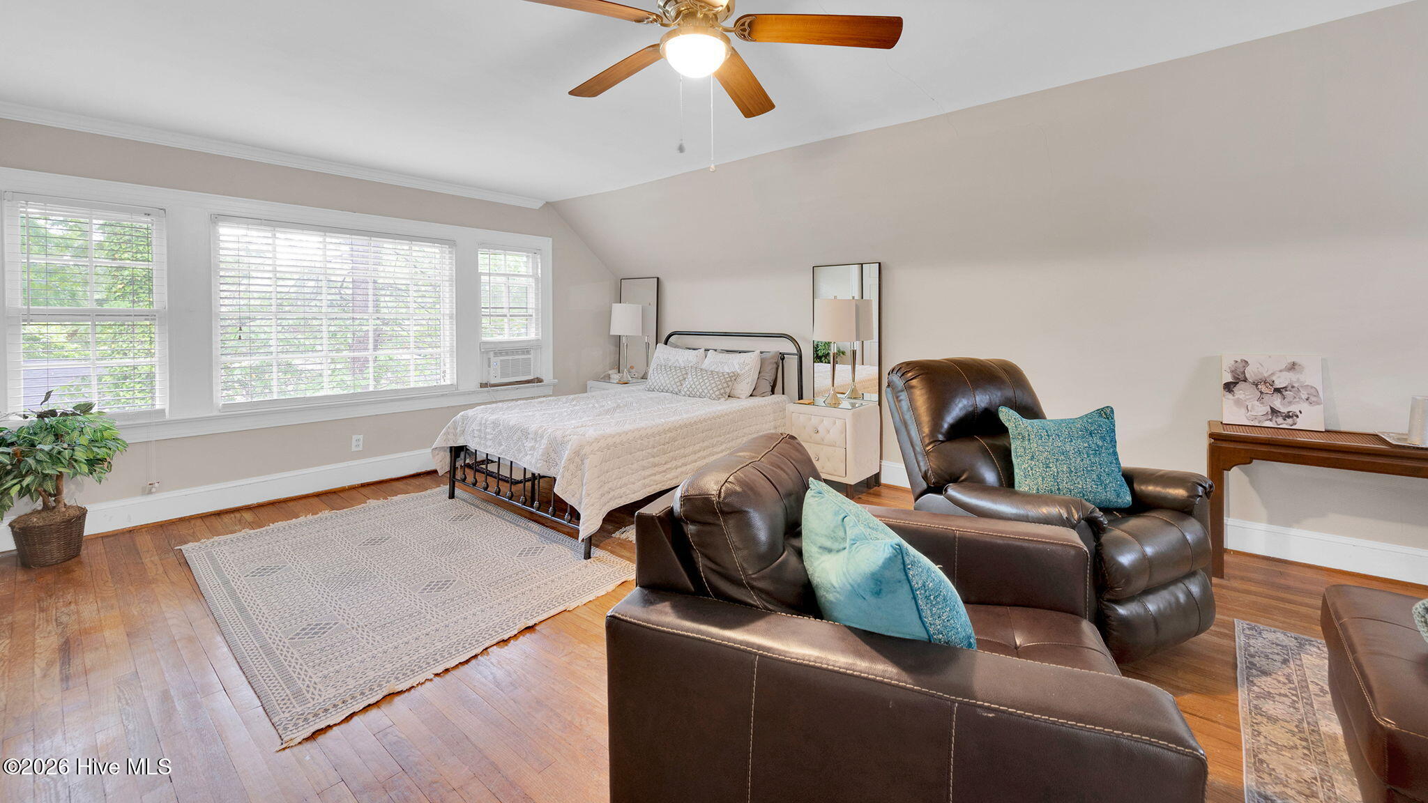 42-web-or-mls-1902 Sherwood Drive-43