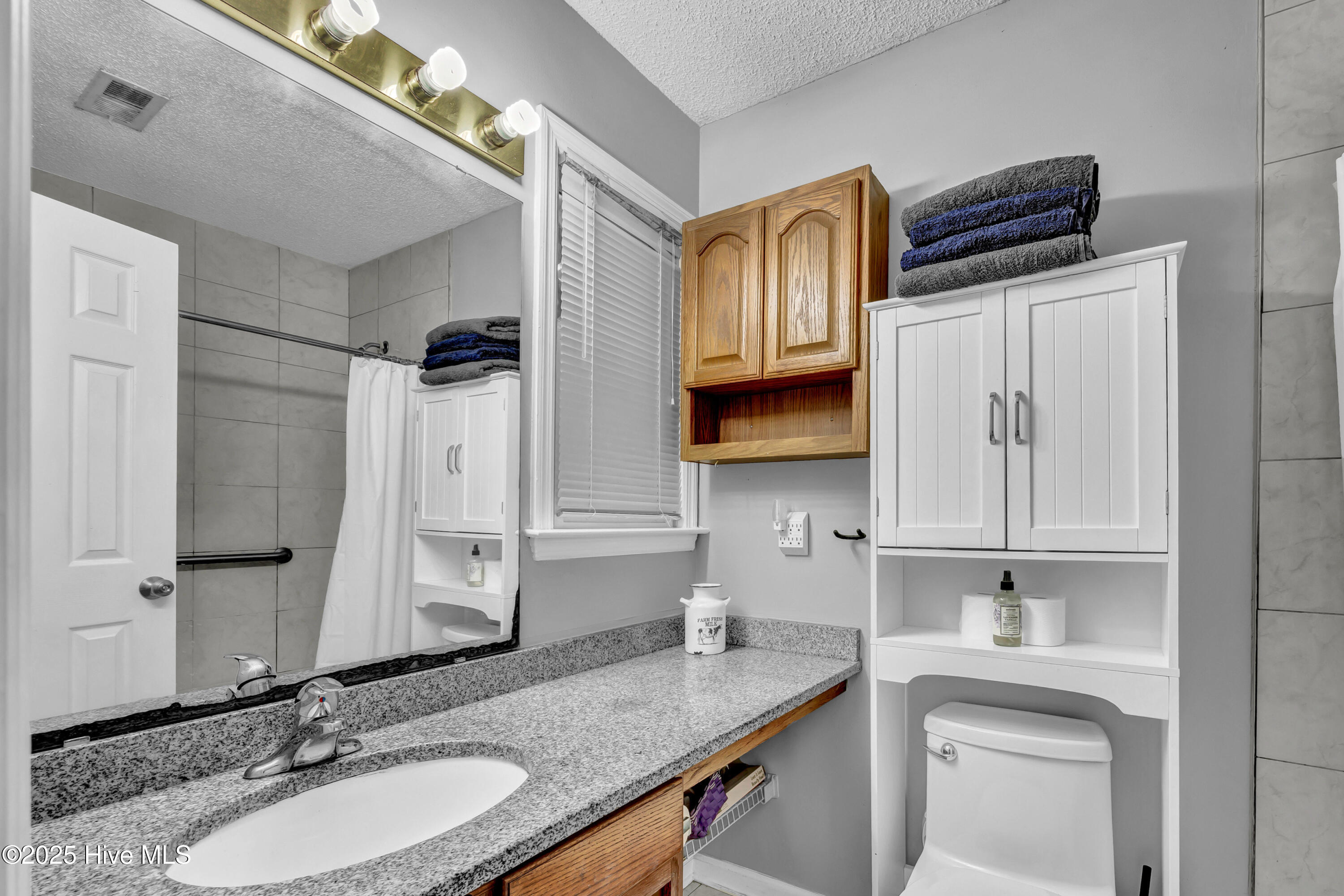 100525615 | Photo 28