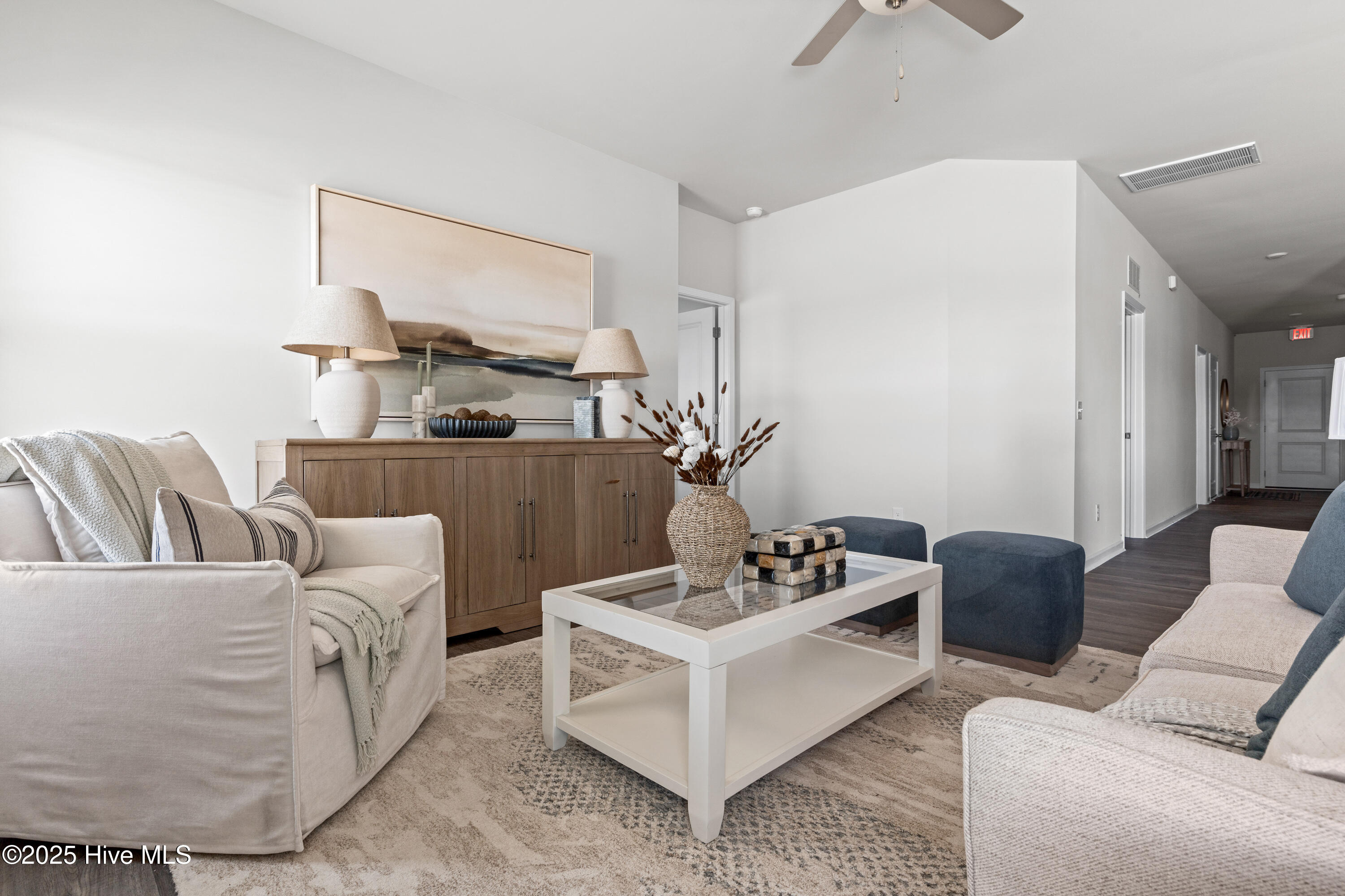 100538180 | Photo 18