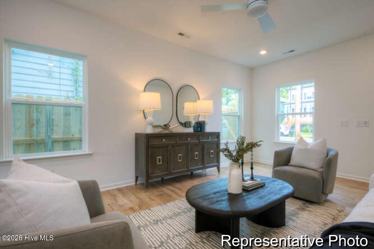 100558082 | Photo 13