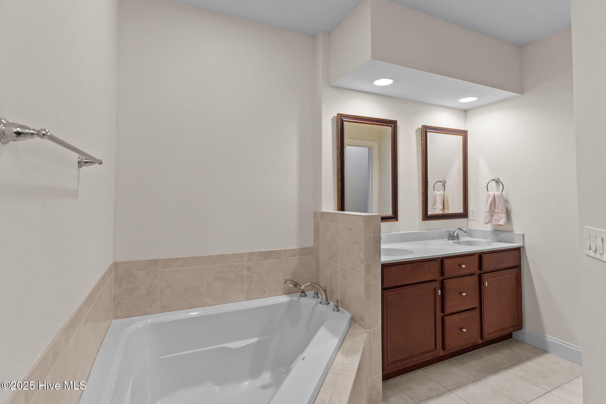 100538219 | Photo 22