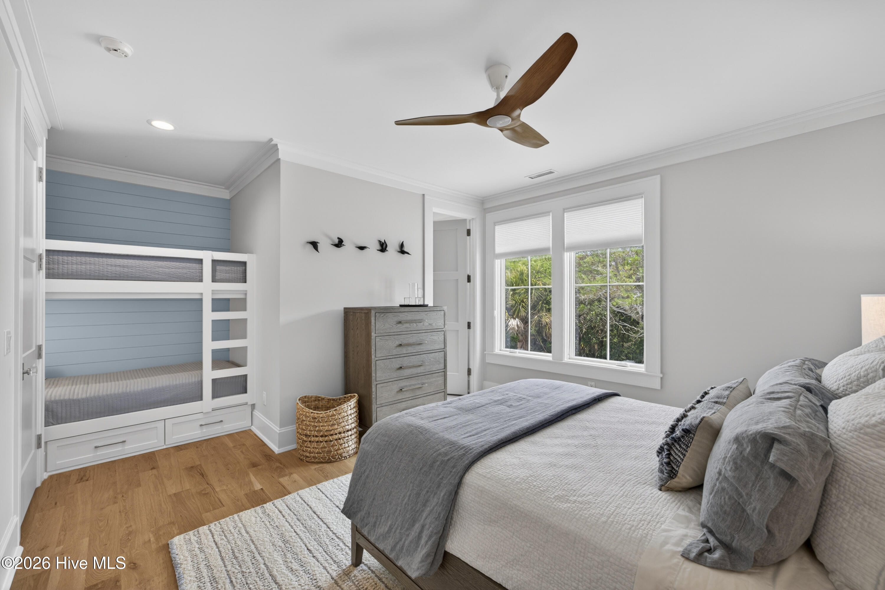 100566186 | Photo 55