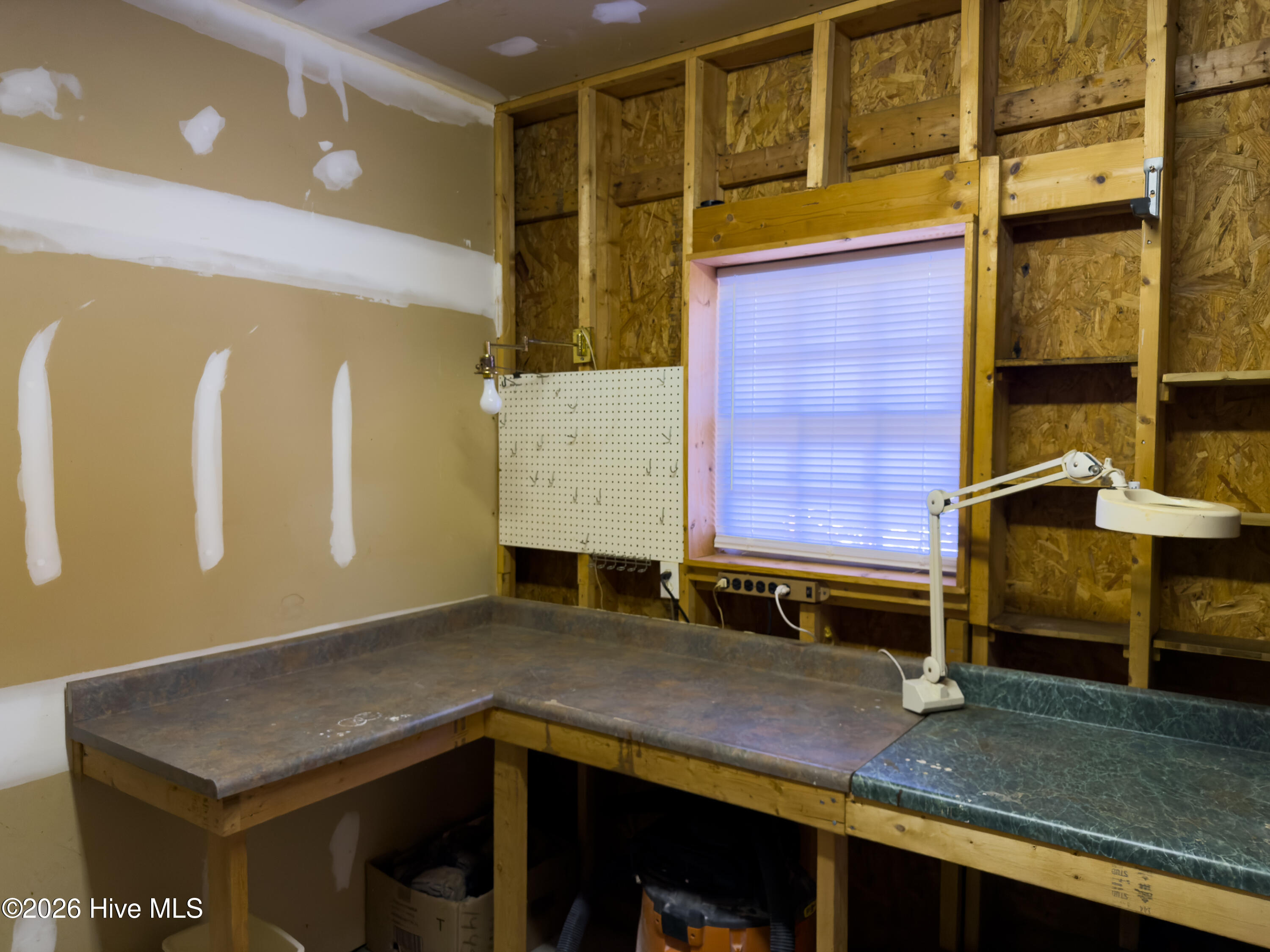 100561643 | Photo 46