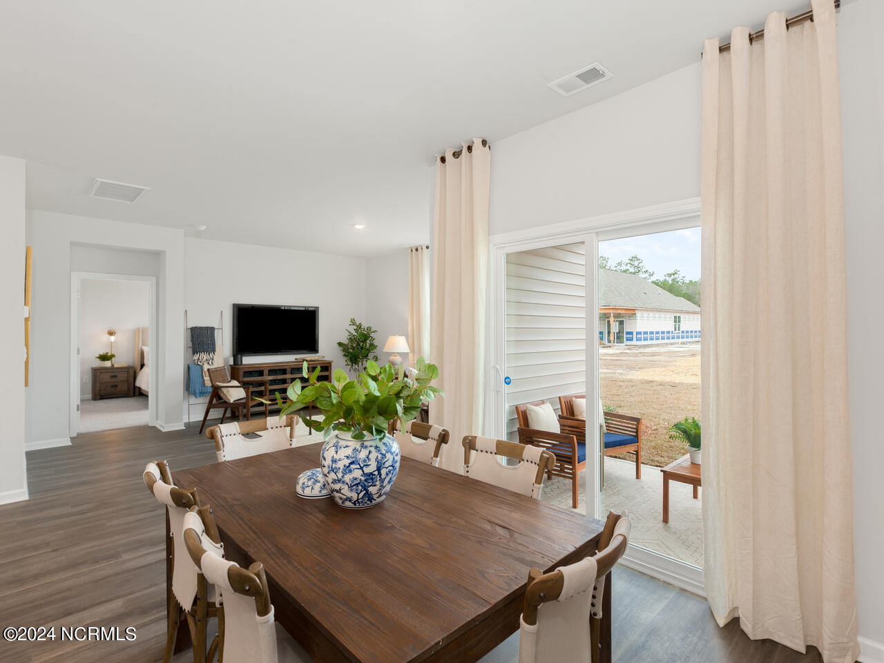 100545472 | Photo 11