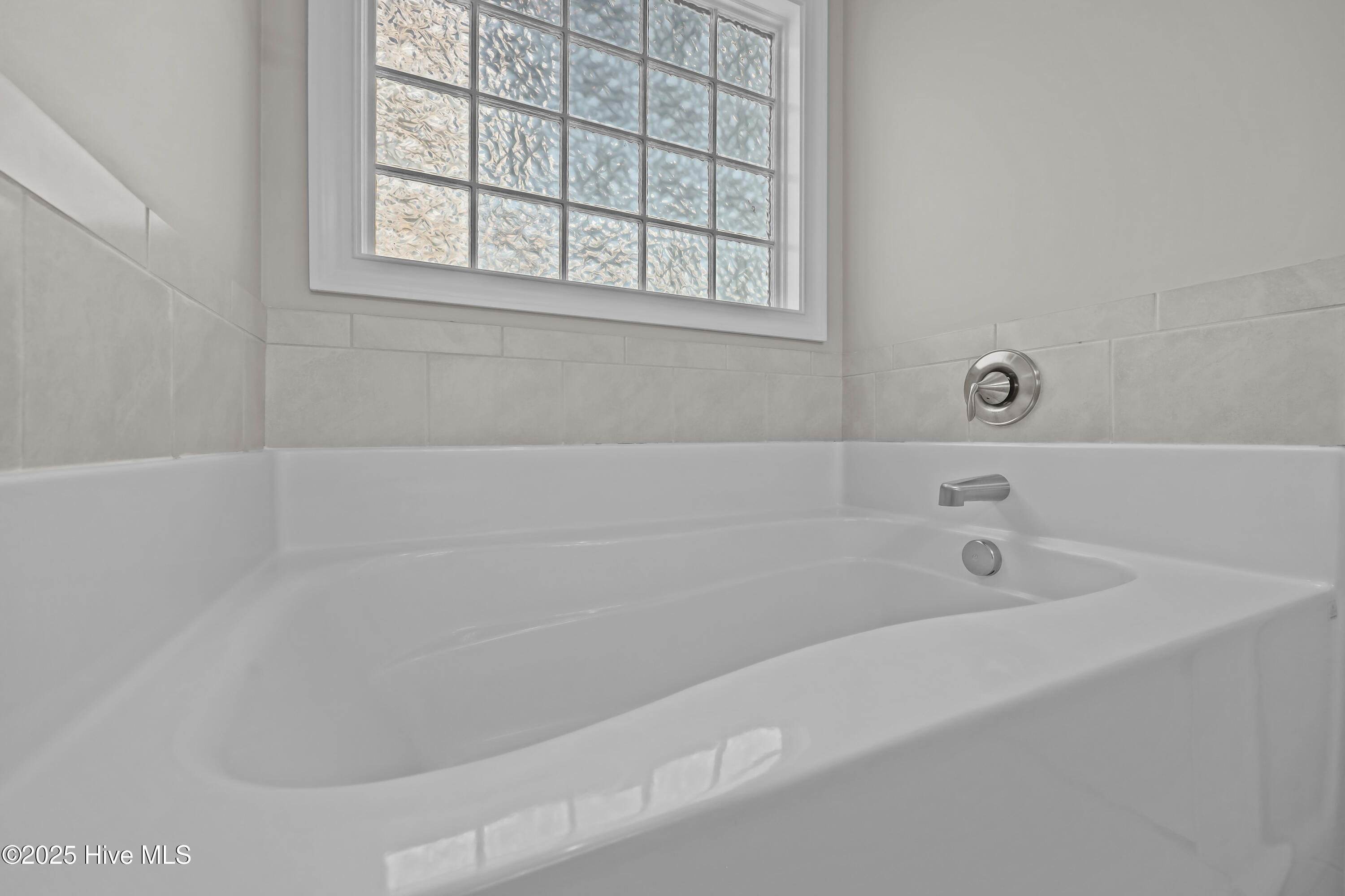 100516822 | Photo 19