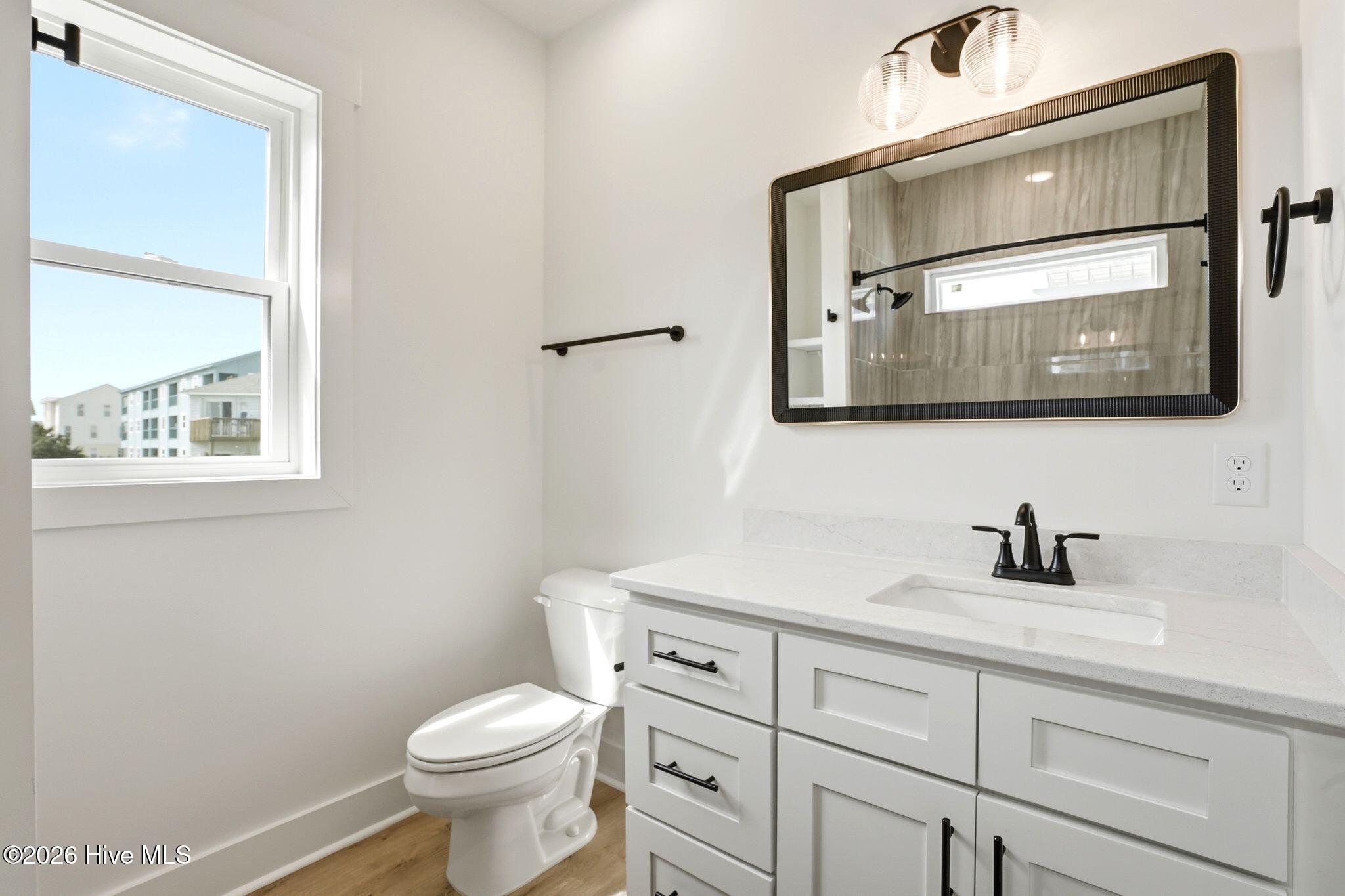 100561284 | Photo 33