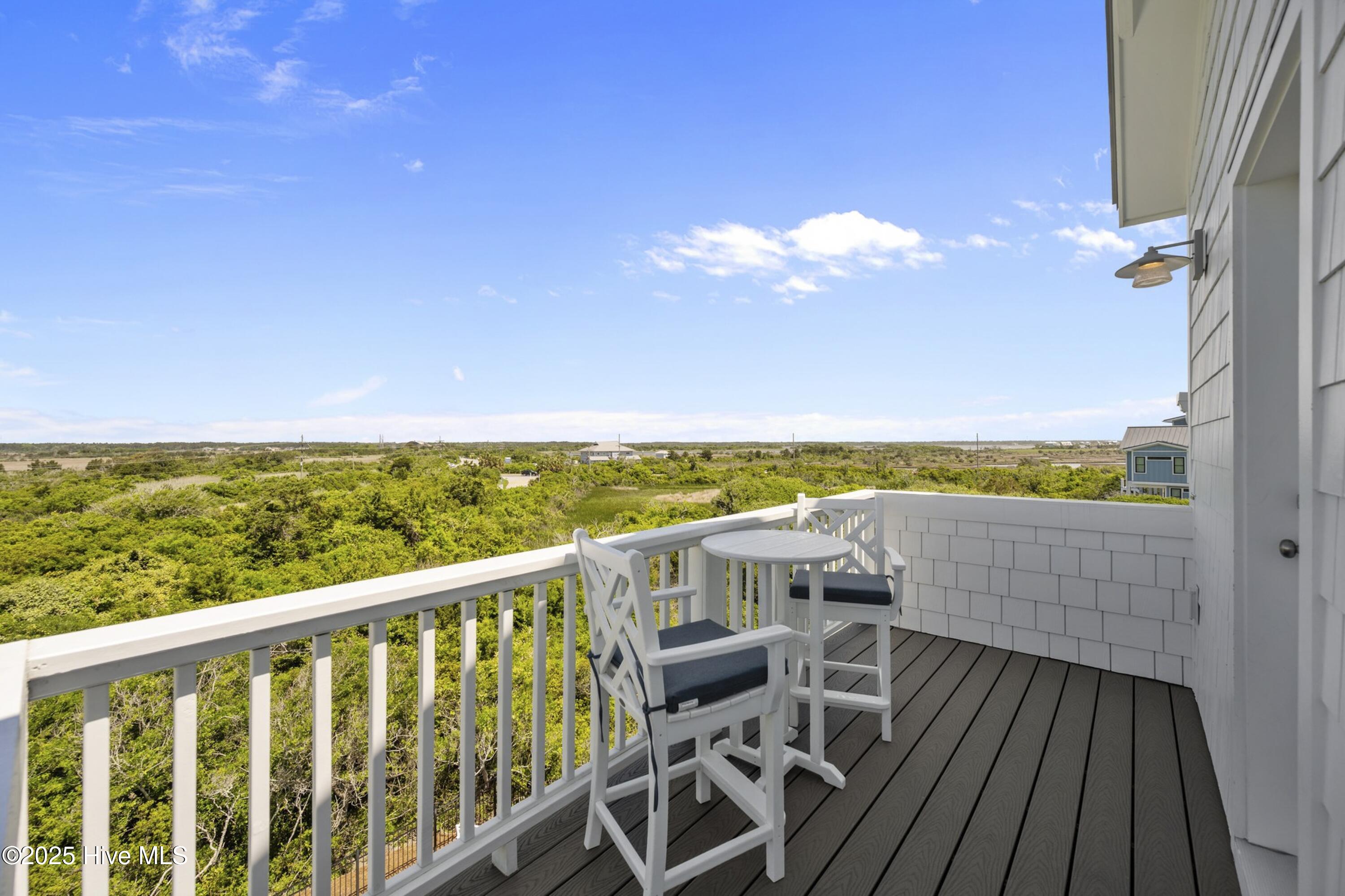 100510701 | Photo 26