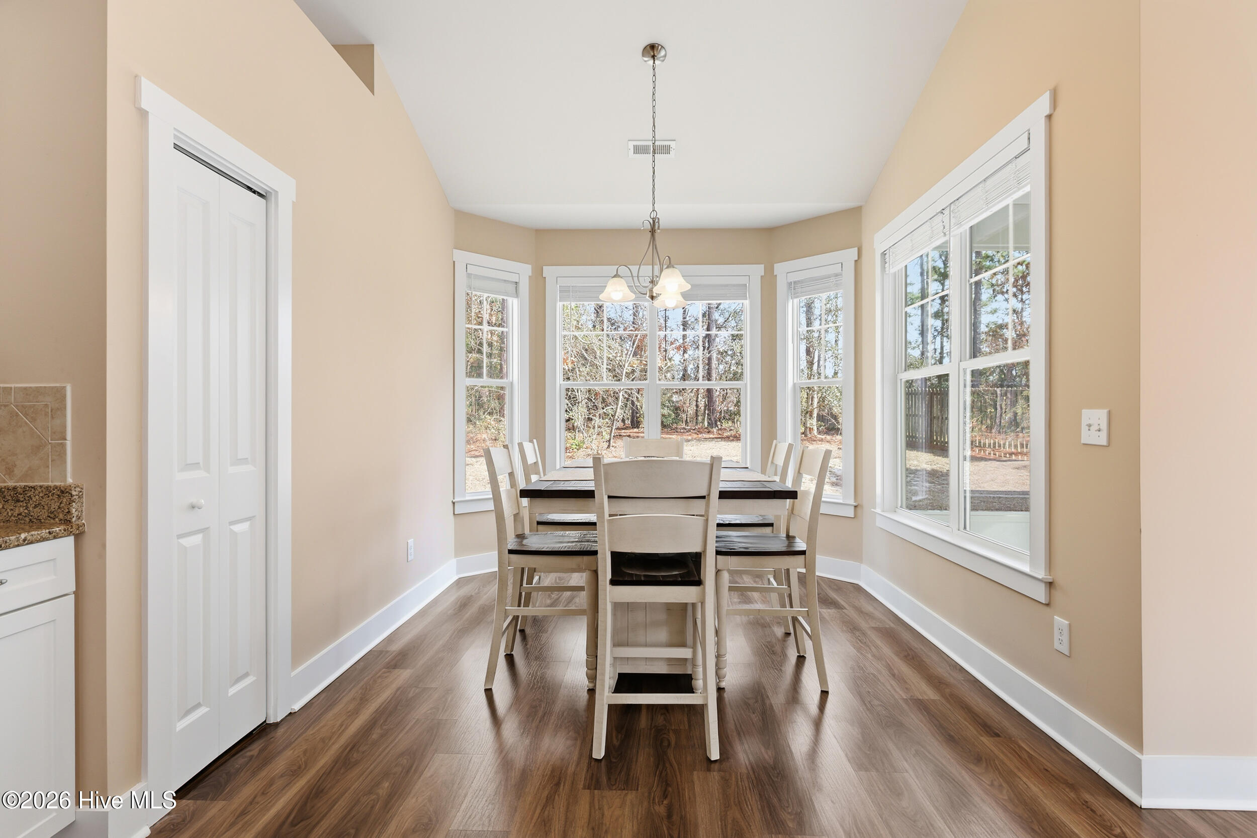 100550735 | Photo 14