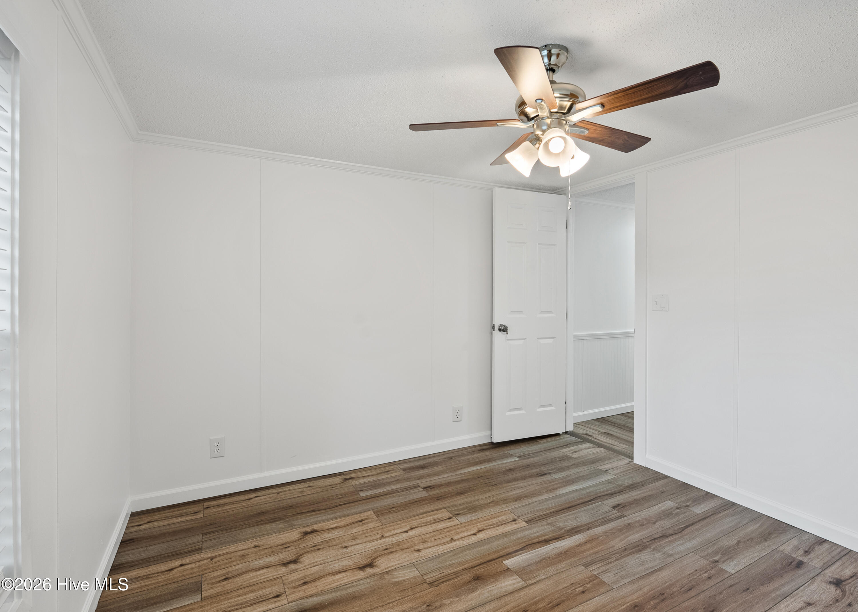 100561099 | Photo 25