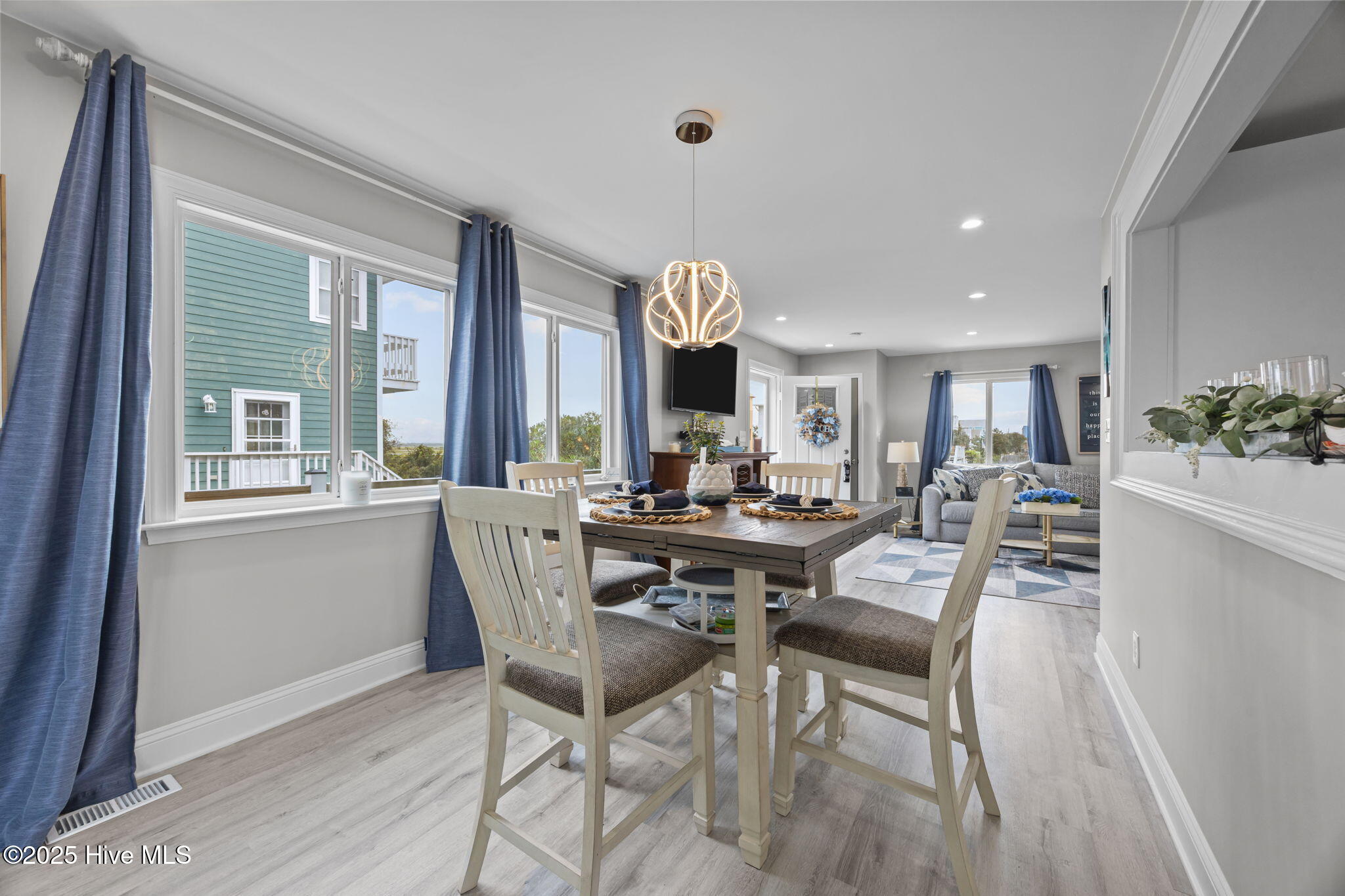 100530225 | Photo 19