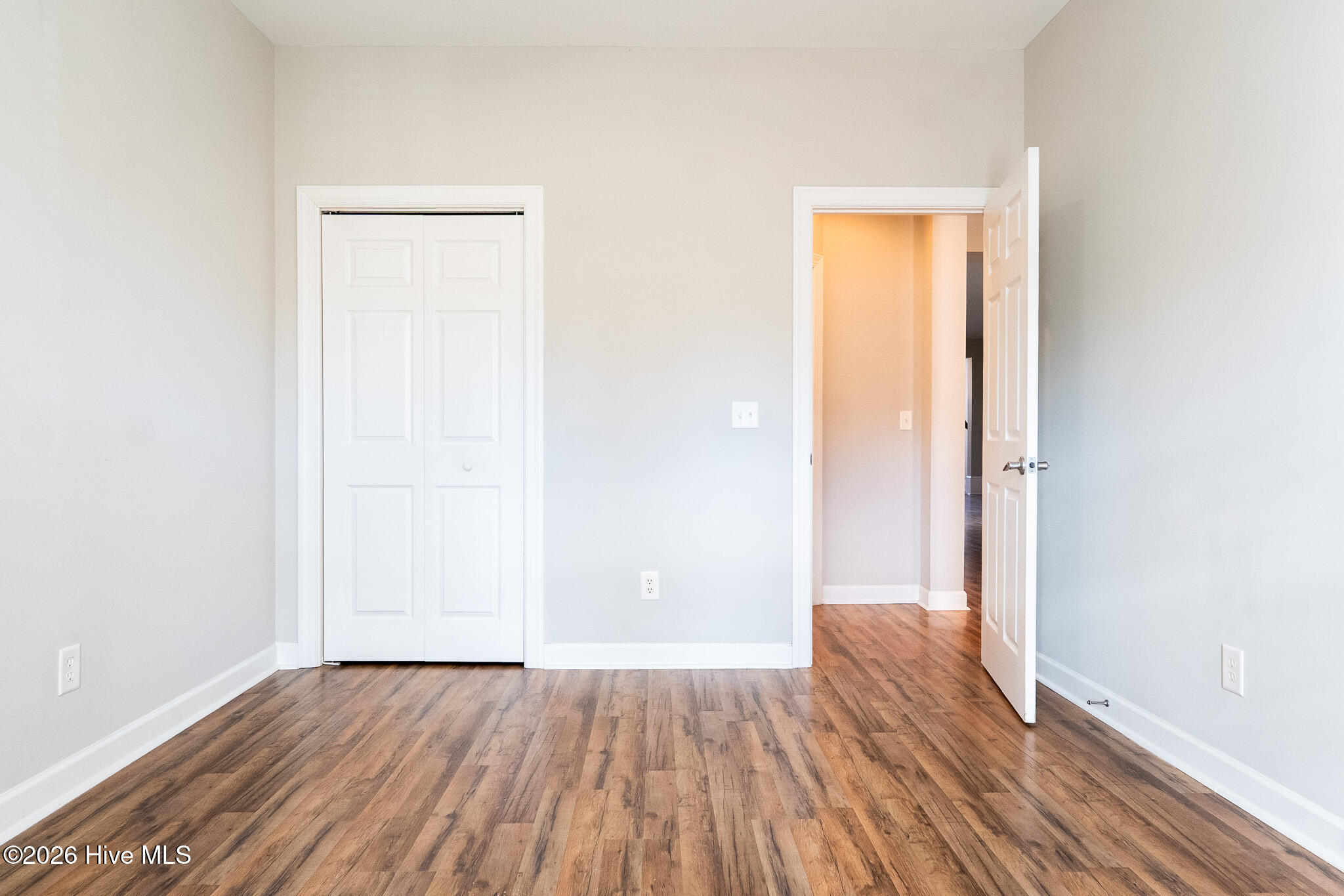 100548600 | Photo 19