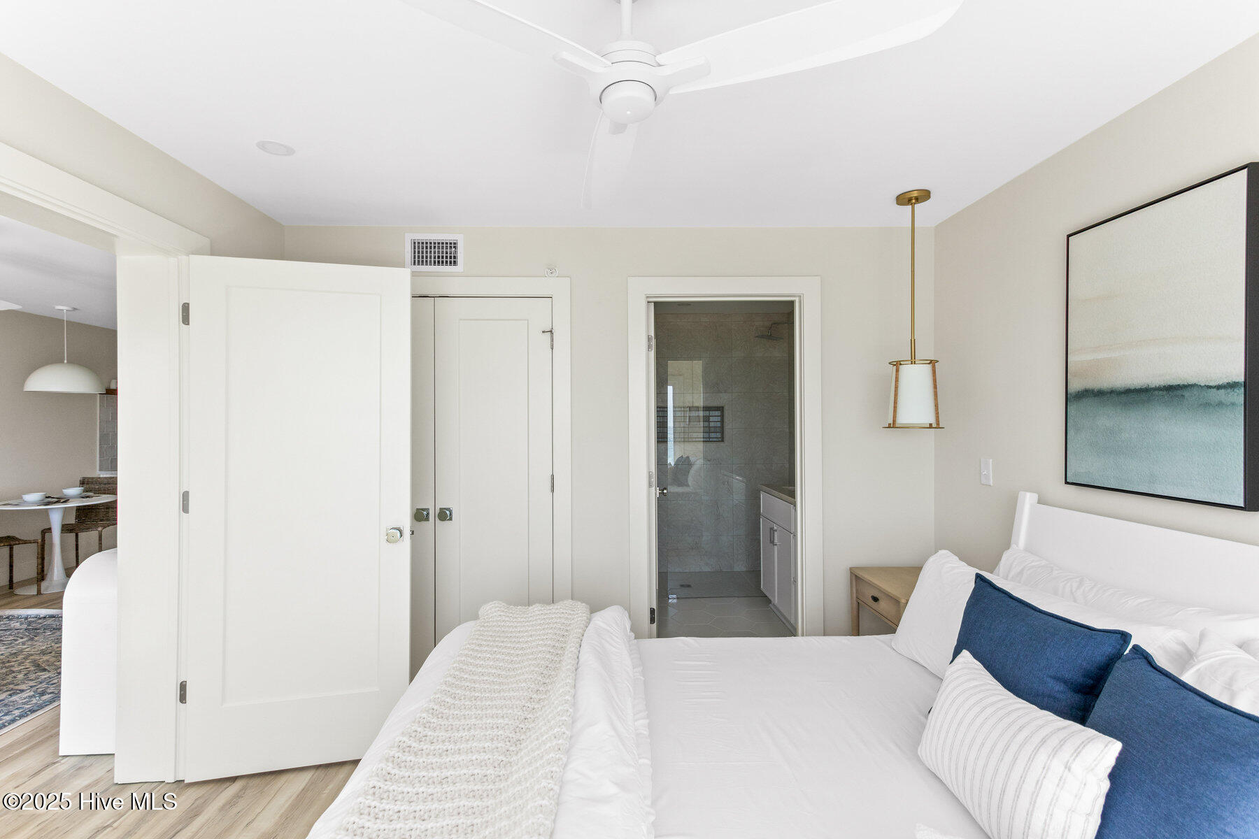 100523211 | Photo 23