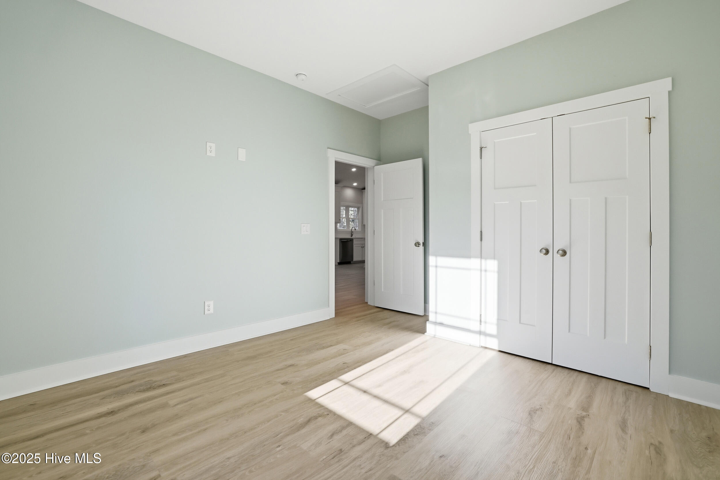 100504171 | Photo 14