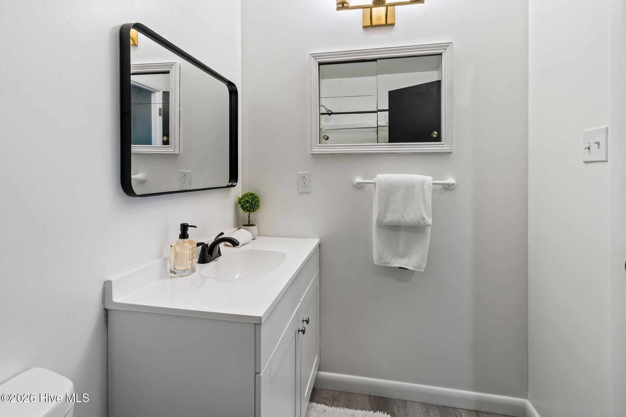 100560712 | Photo 21