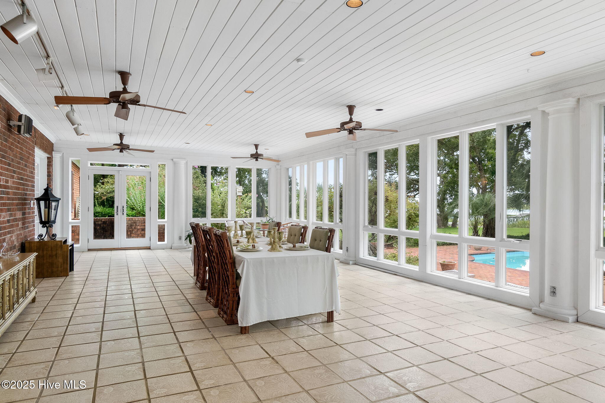 100528330 | Photo 30