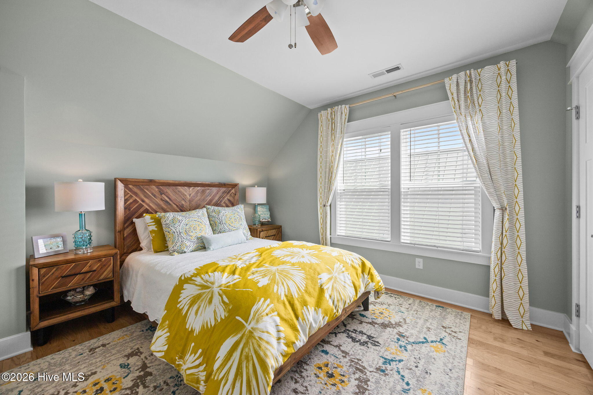 100564521 | Photo 16