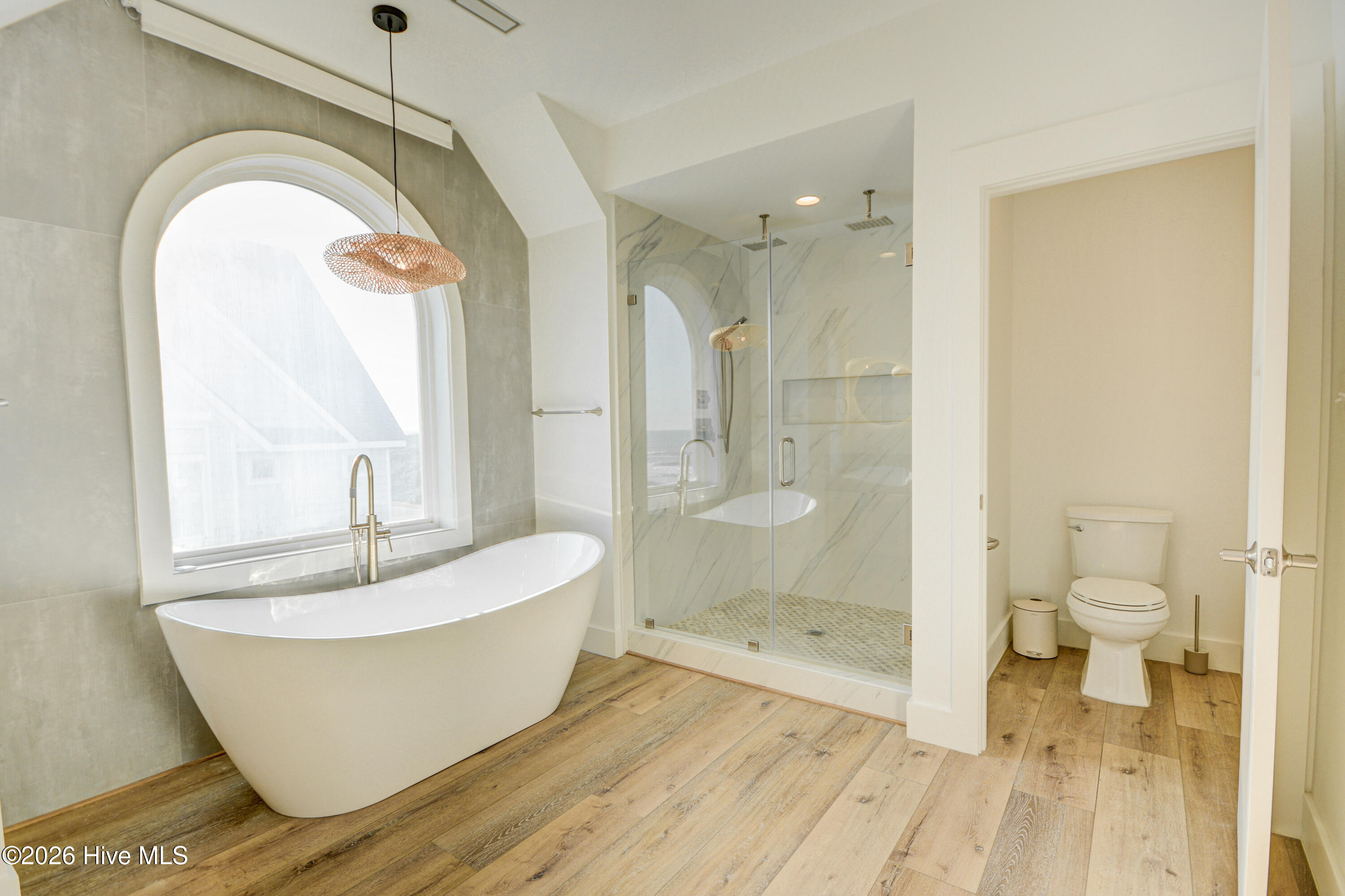 100556459 | Photo 21