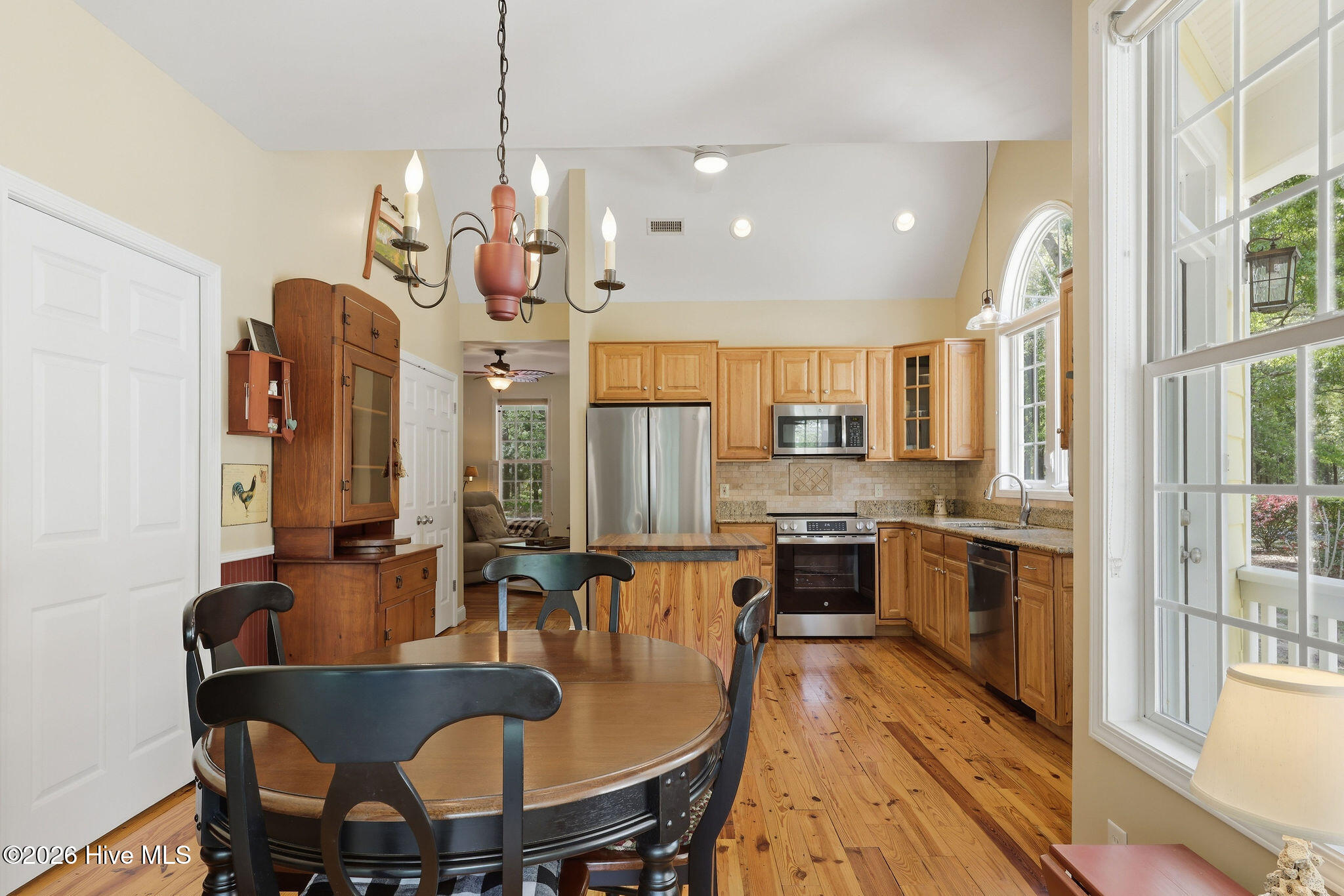 100567375 | Photo 22