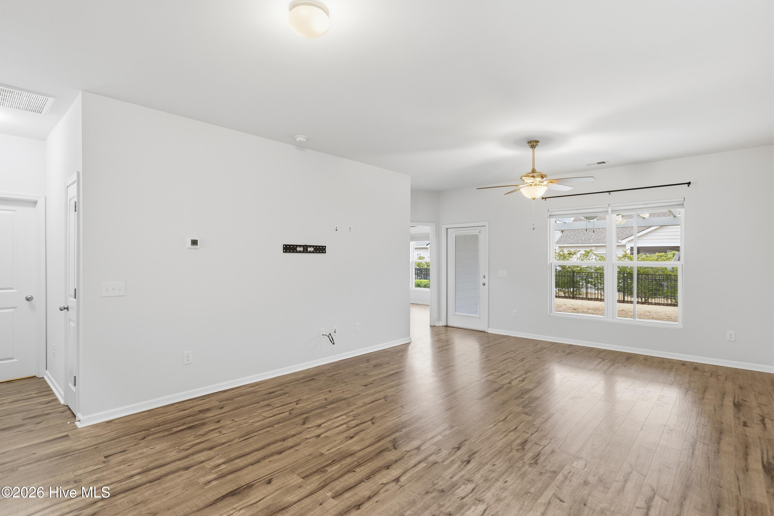 100553479 | Photo 12