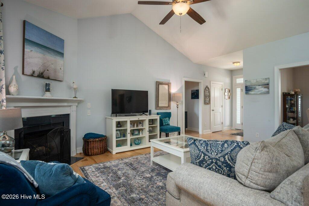 100569625 | Photo 17