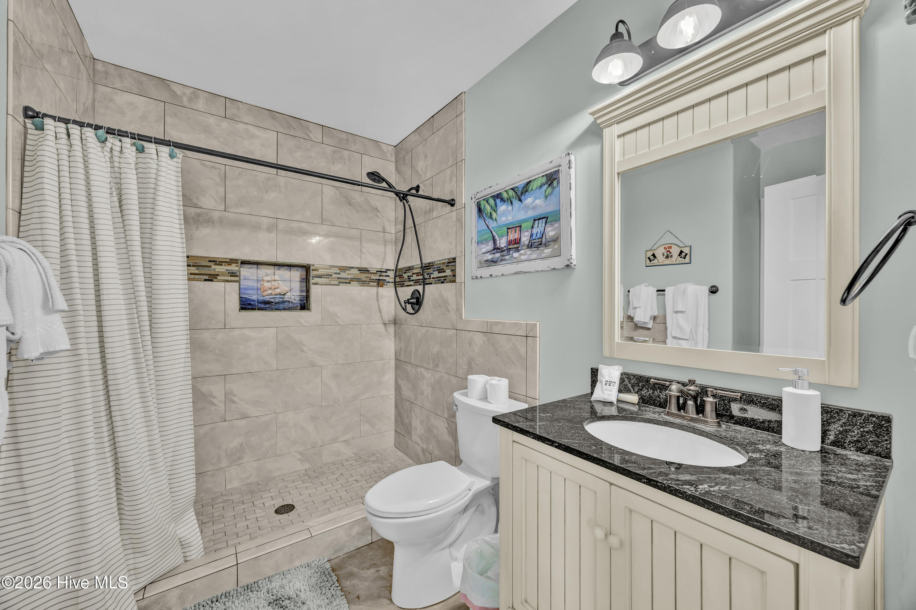 100558745 | Photo 24