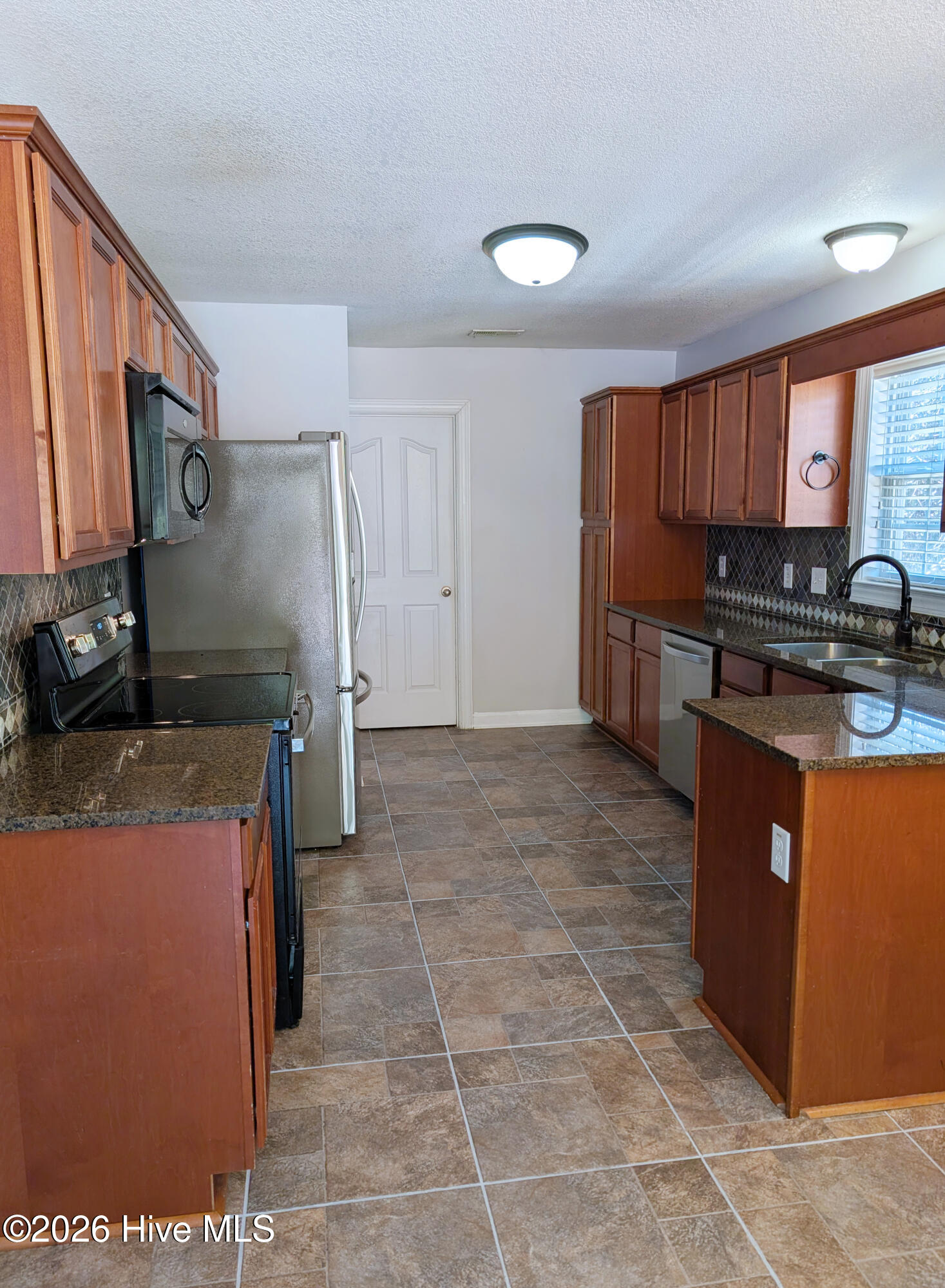 100564734 | Photo 51