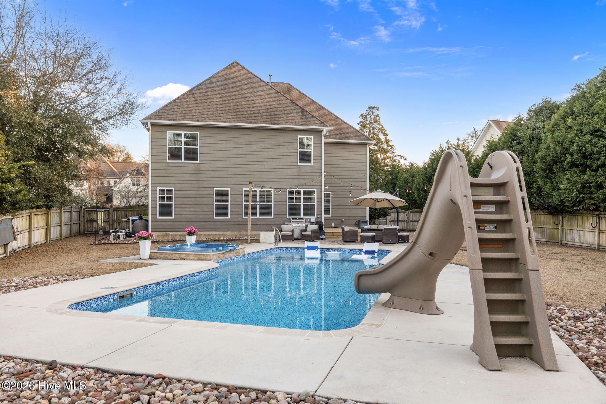 100554627 | Photo 46