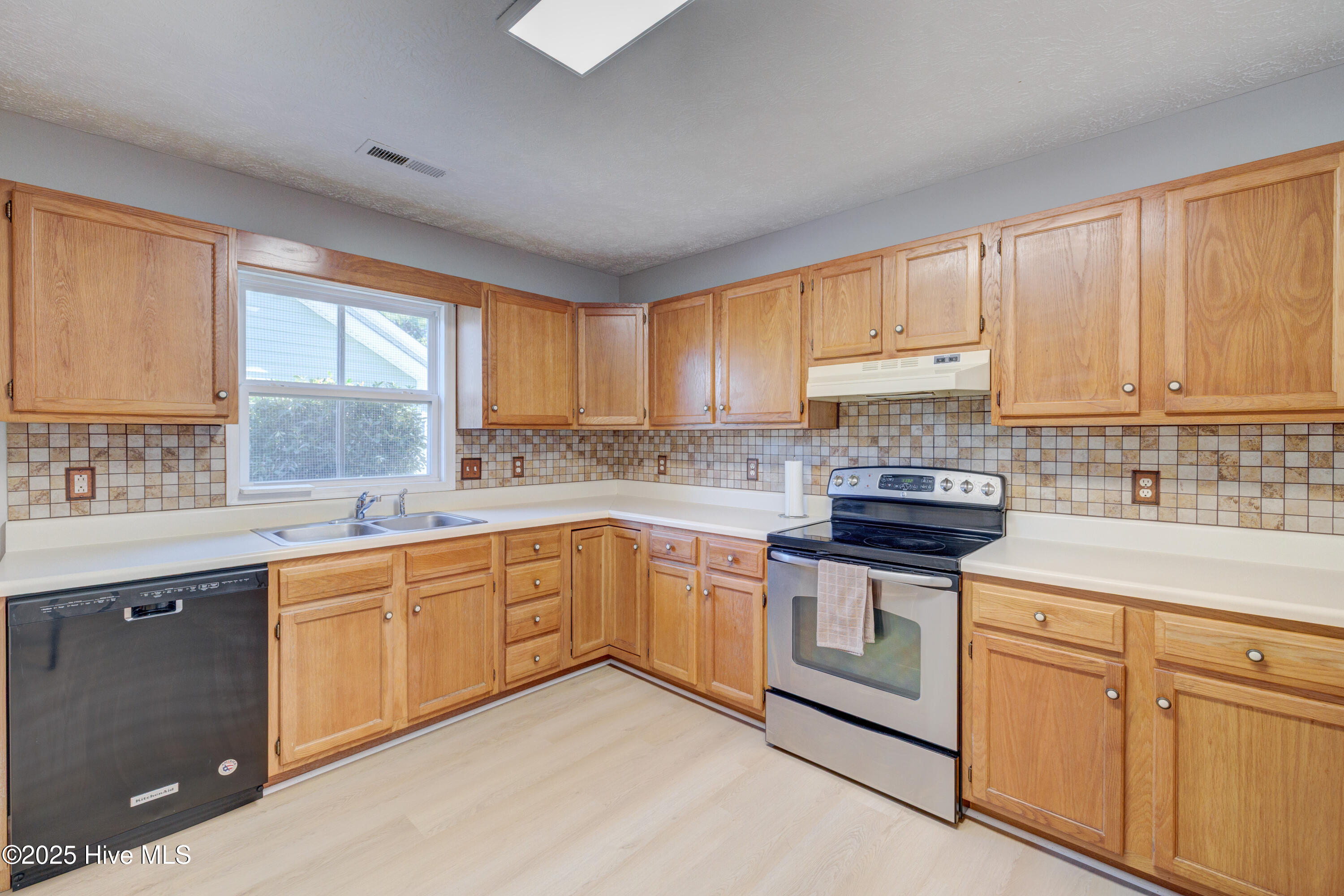 100526962 | Photo 19