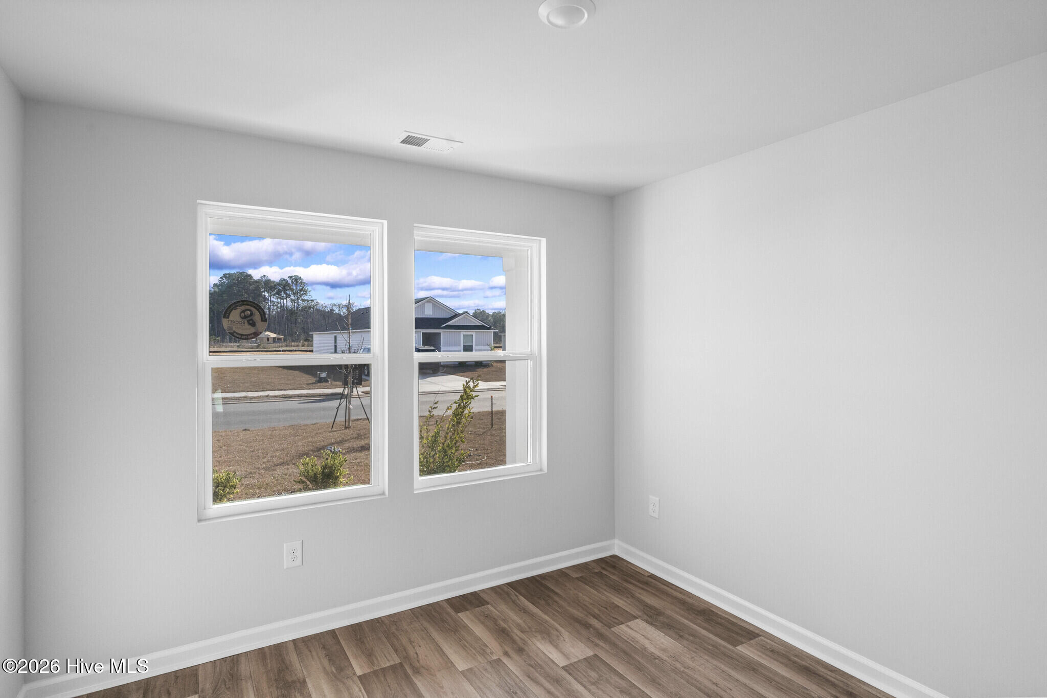 100568601 | Photo 19