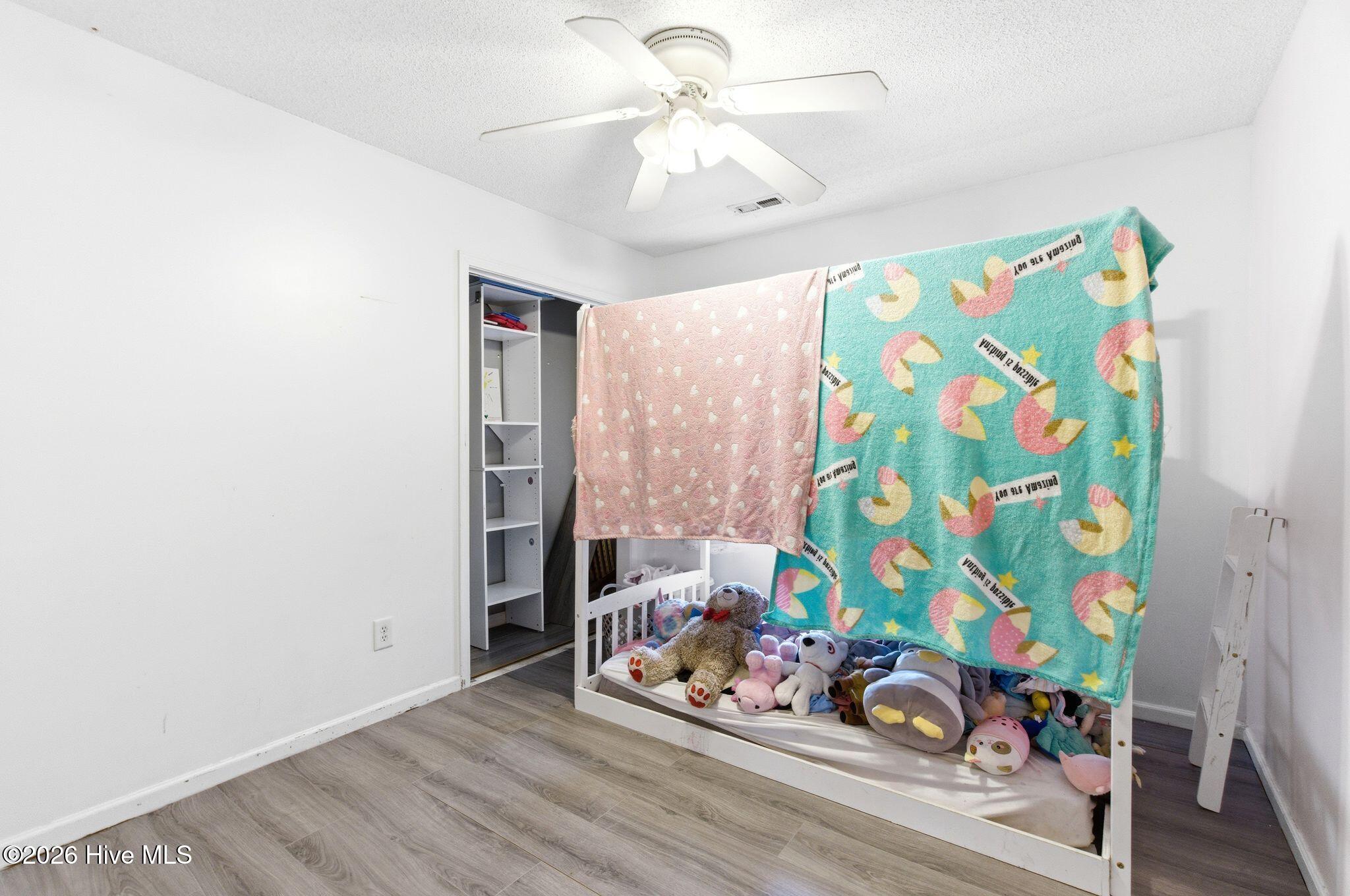 100561661 | Photo 26