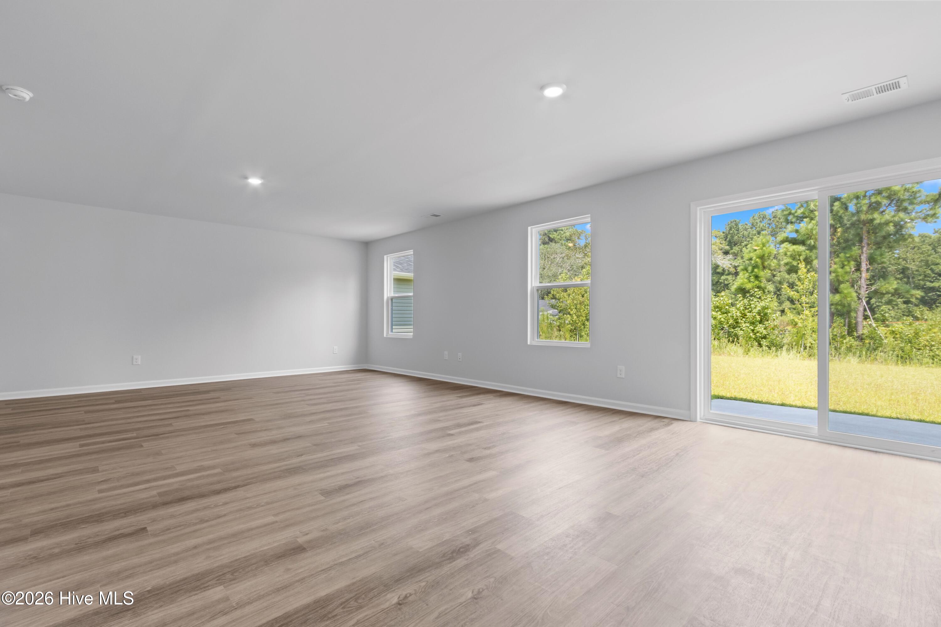 100557656 | Photo 25