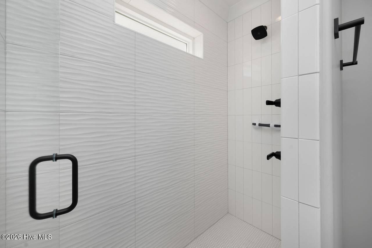 100560212 | Photo 108