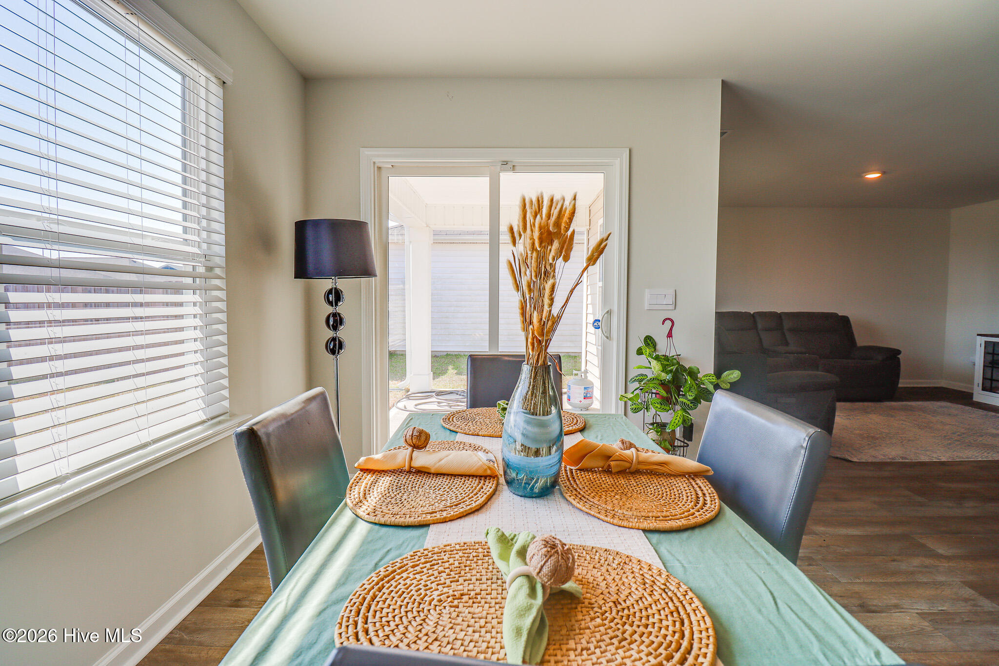 100569775 | Photo 12