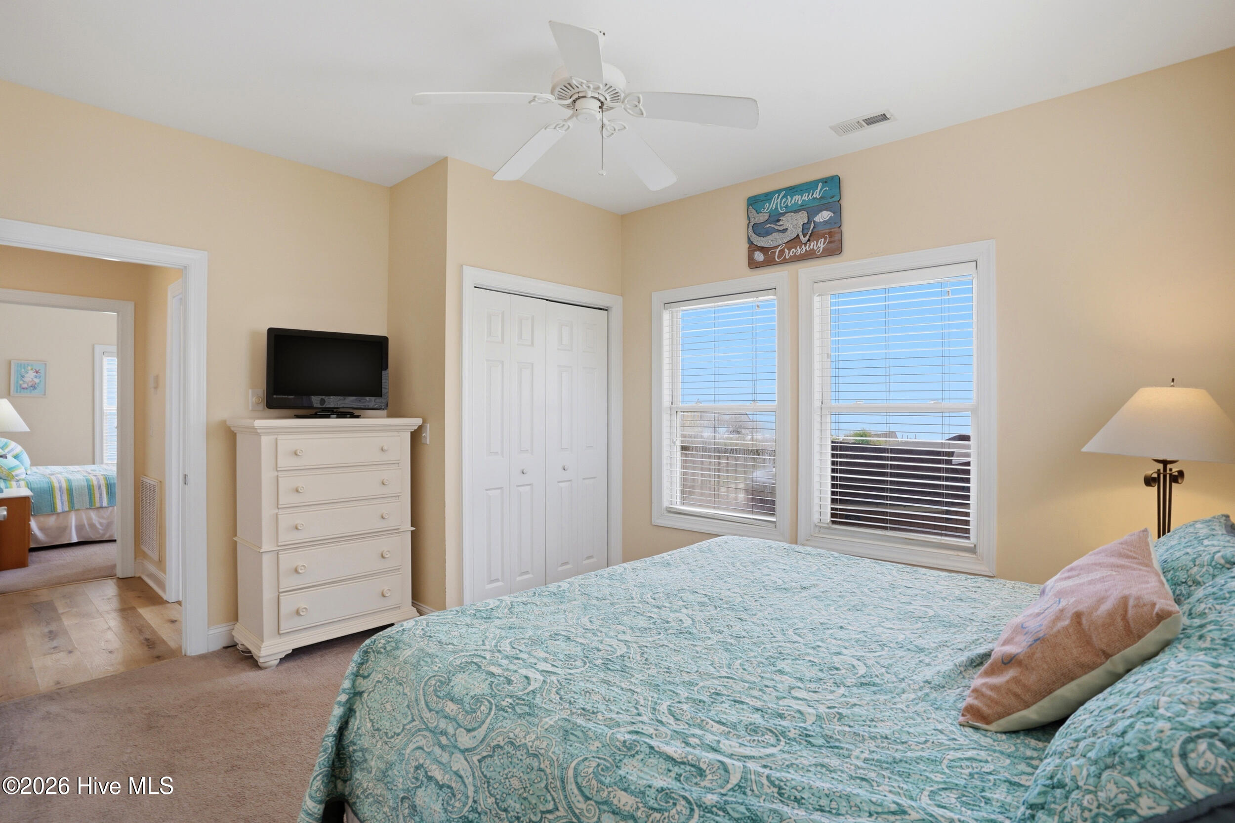 100566063 | Photo 25