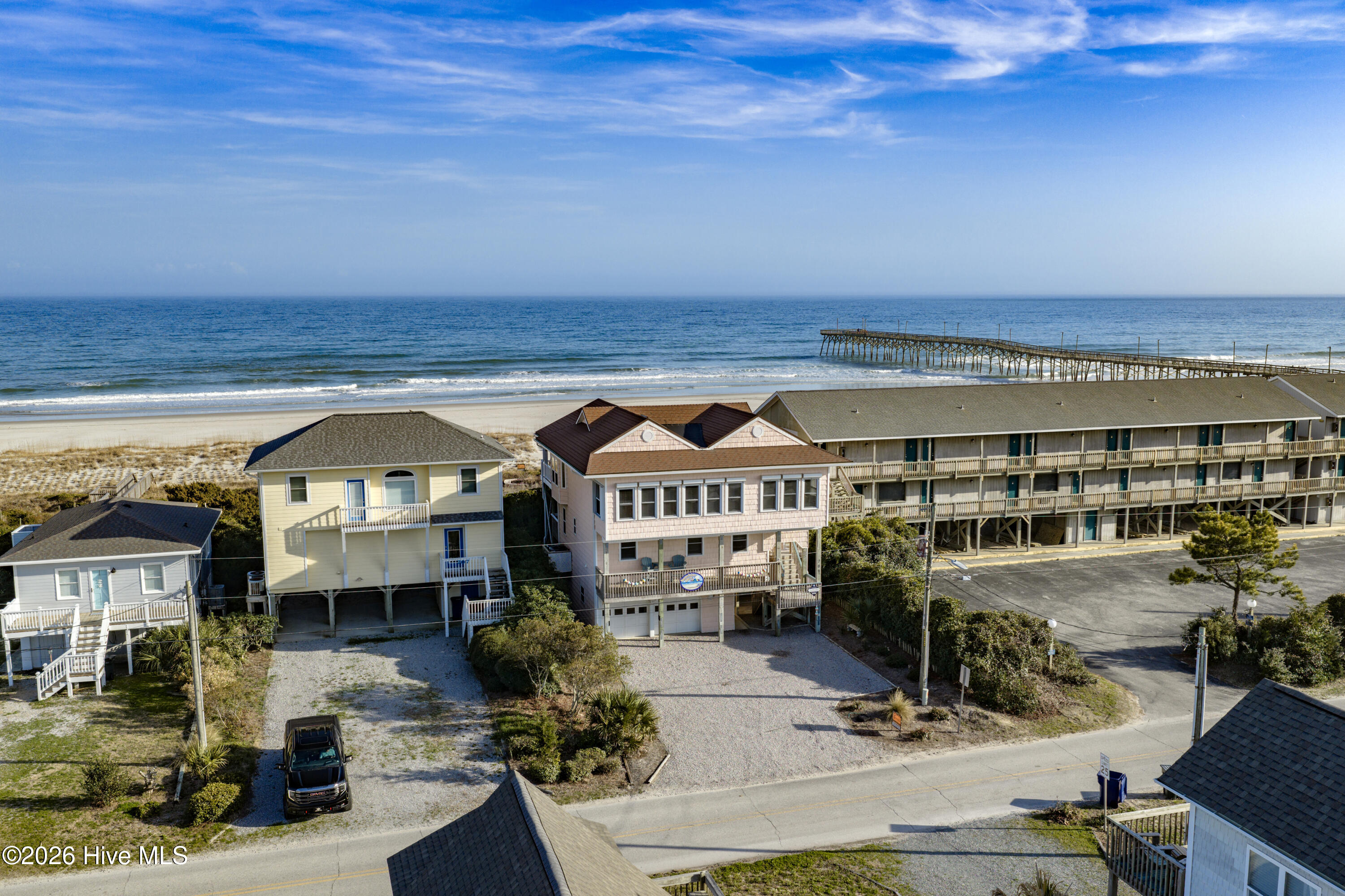 100558701 | Photo 47