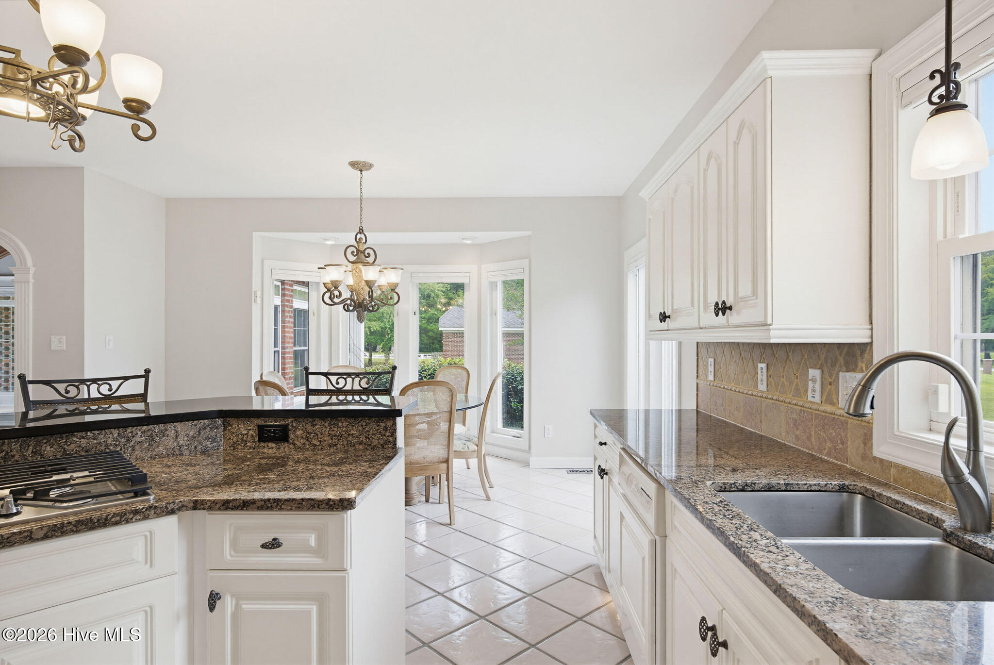 100570266 | Photo 18