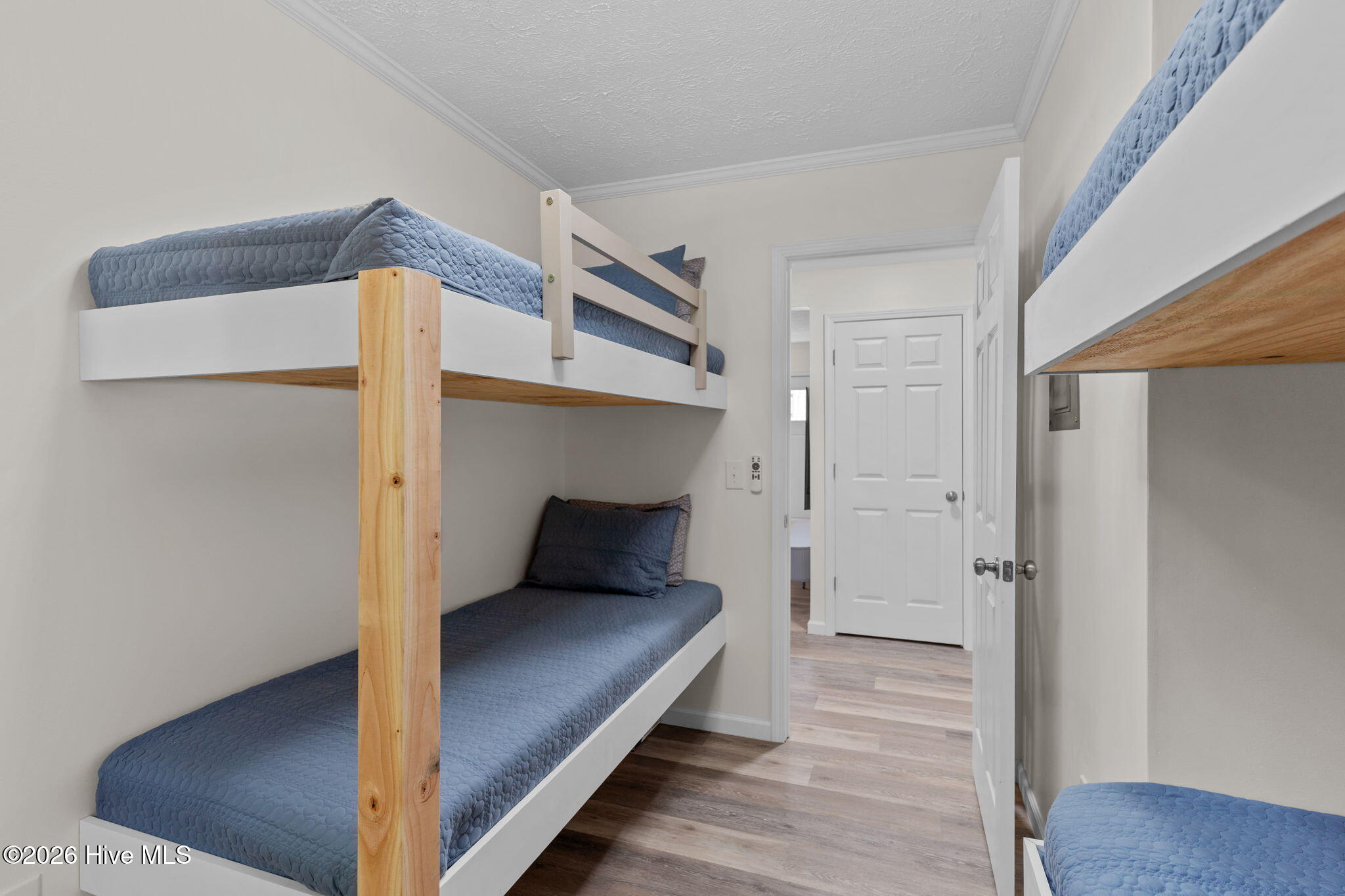 100563030 | Photo 30