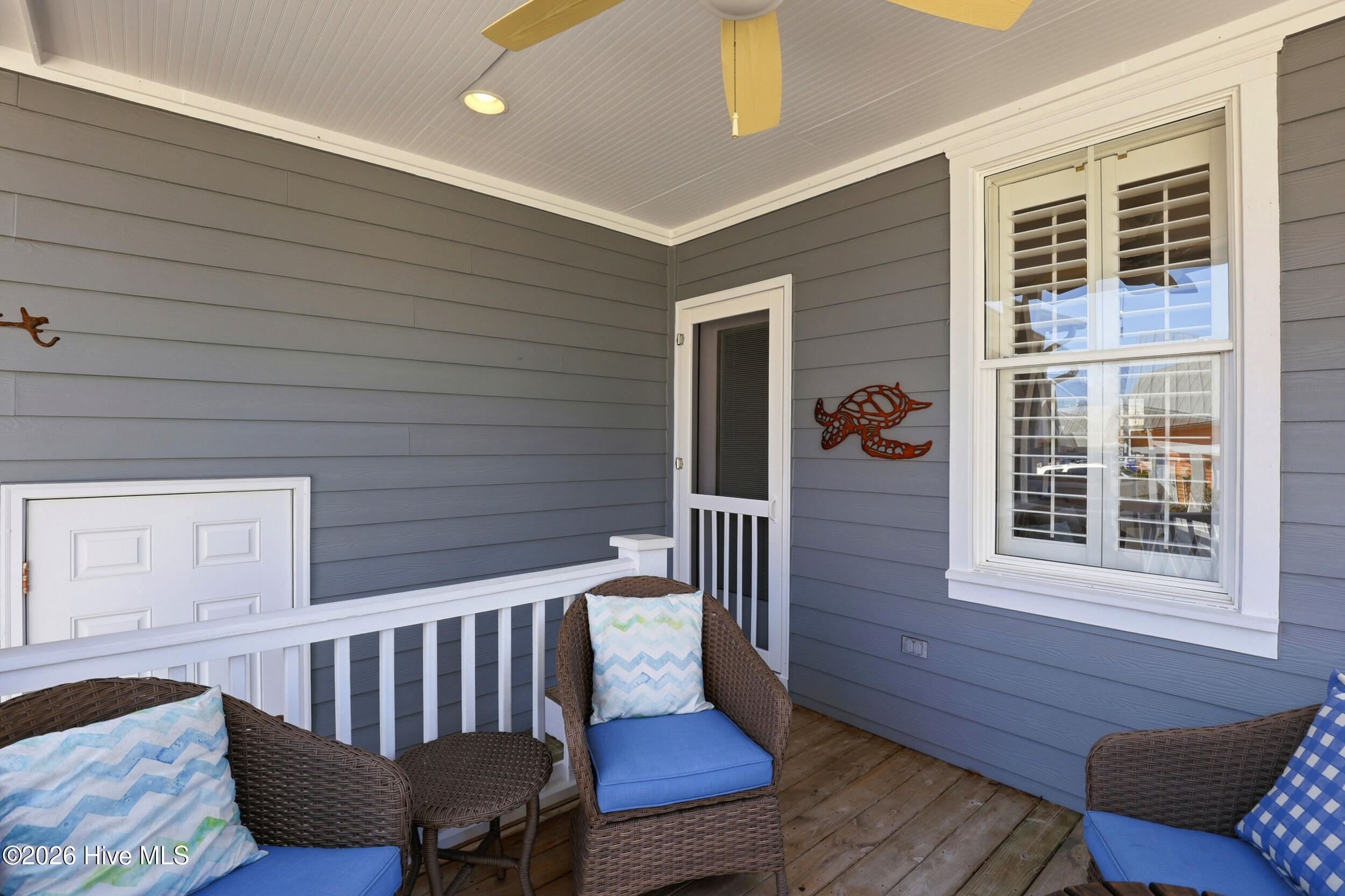 100559710 | Photo 50