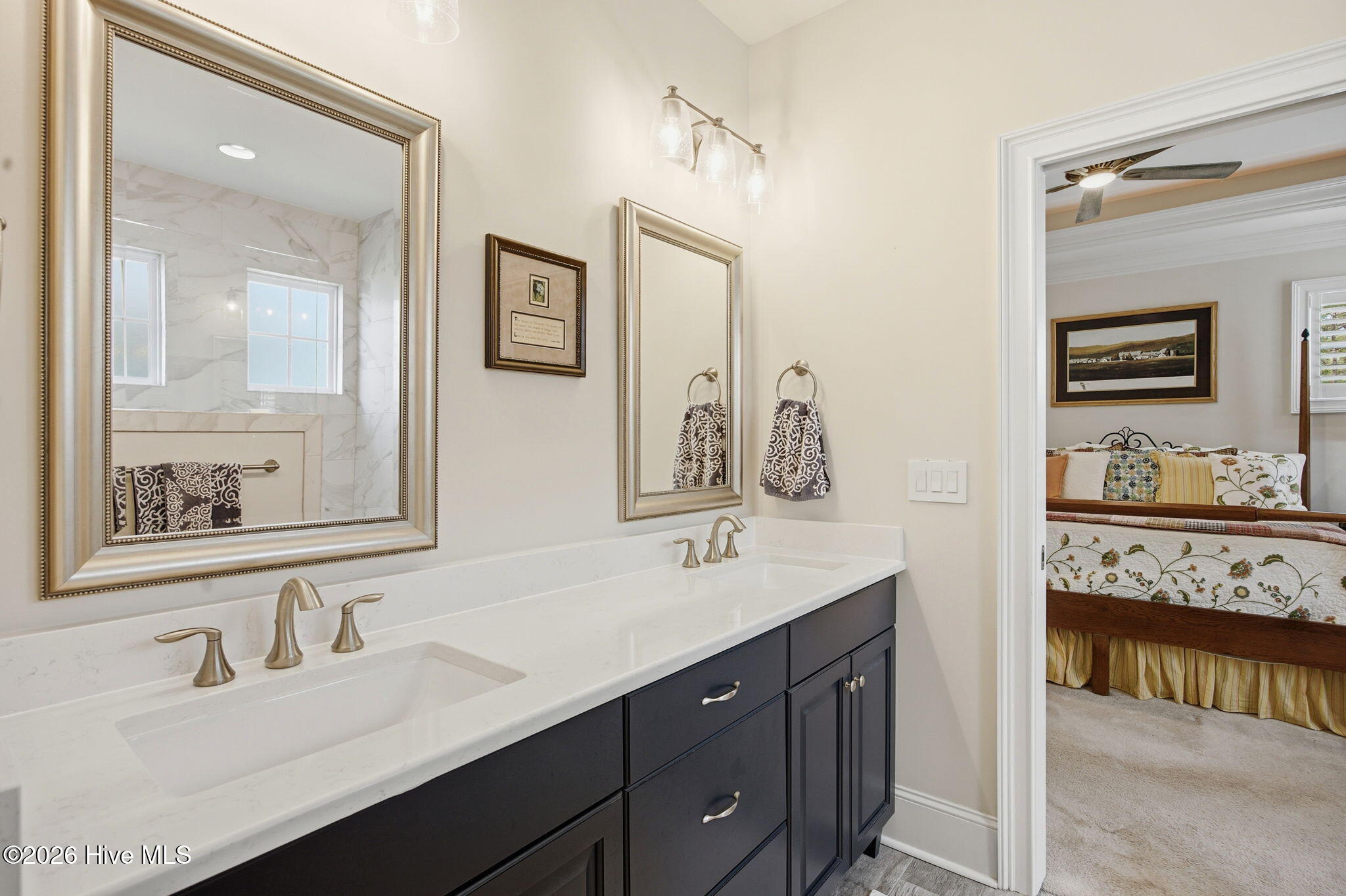 100569856 | Photo 33