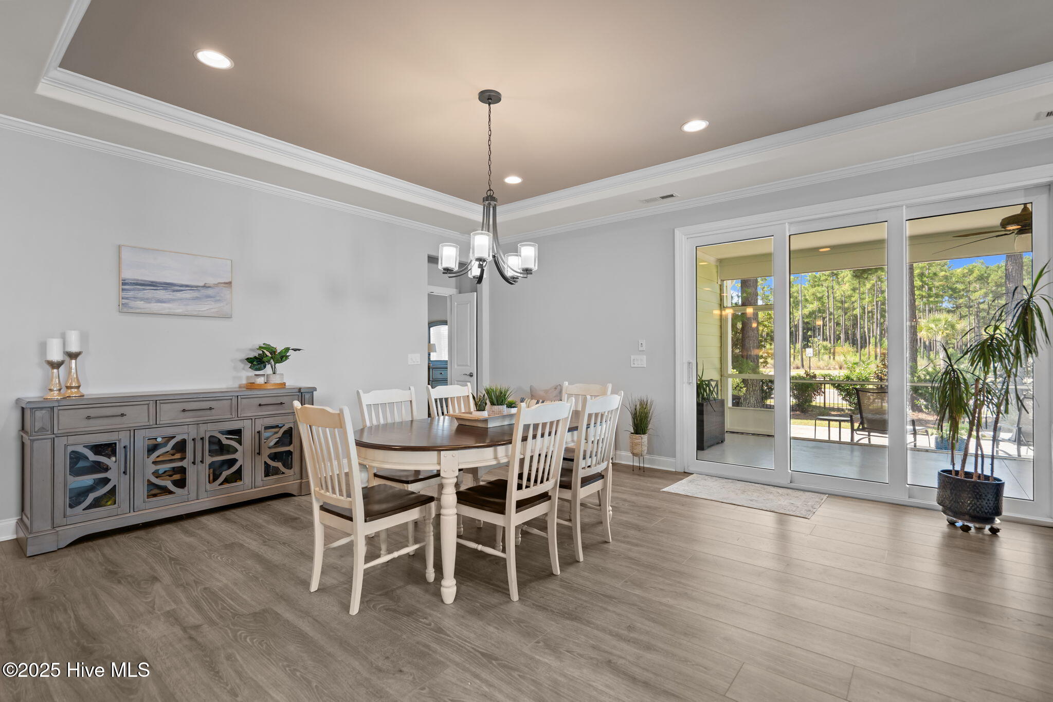 100532627 | Photo 16