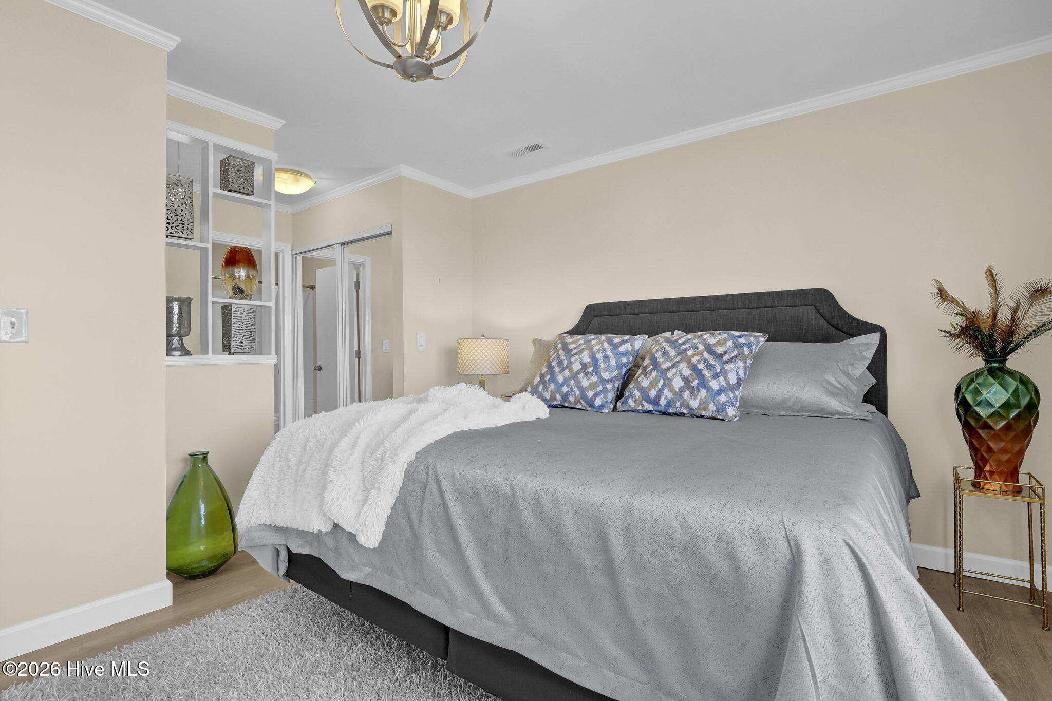 100548180 | Photo 15