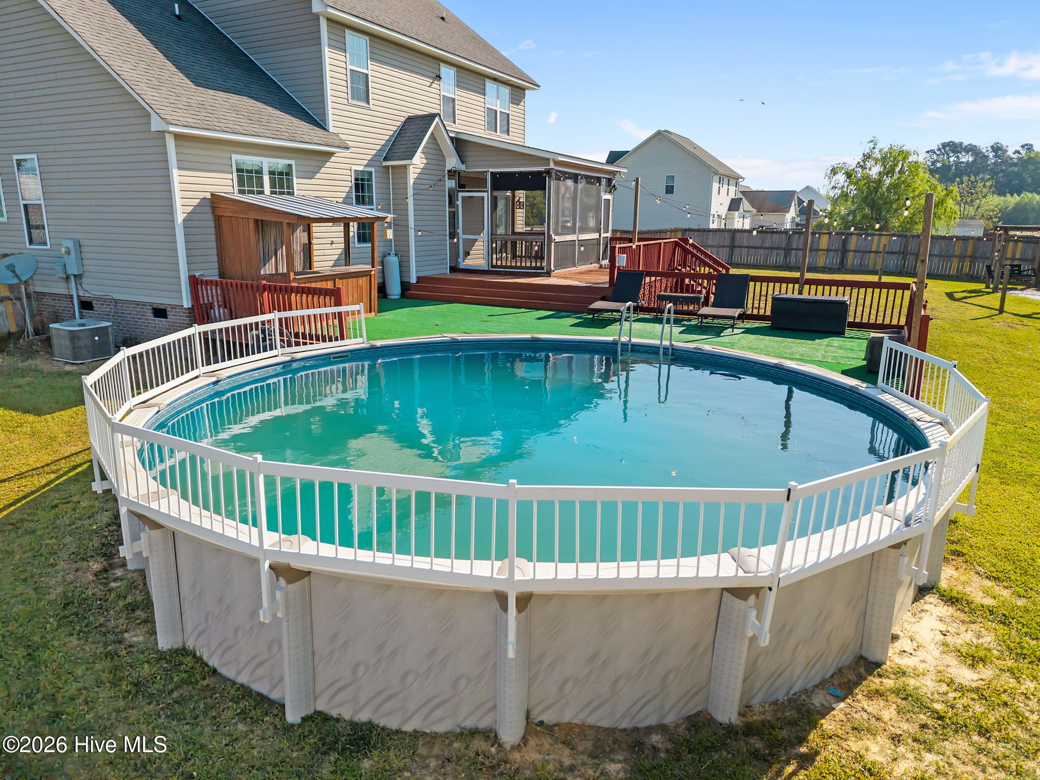 100568078 | Photo 45