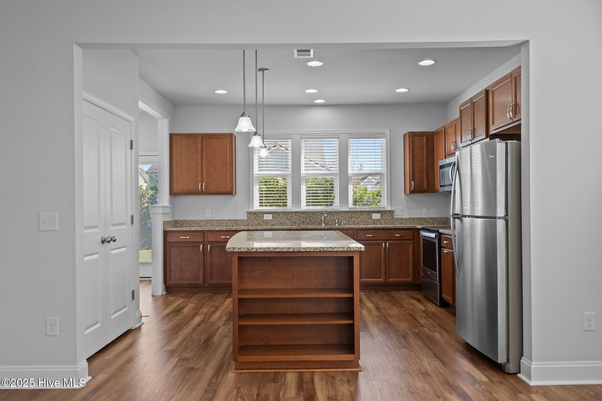 100540336 | Photo 23