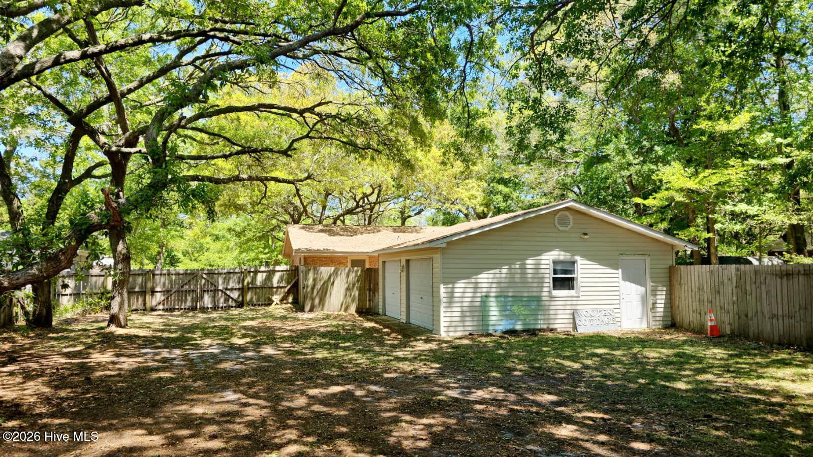 100568937 | Photo 21