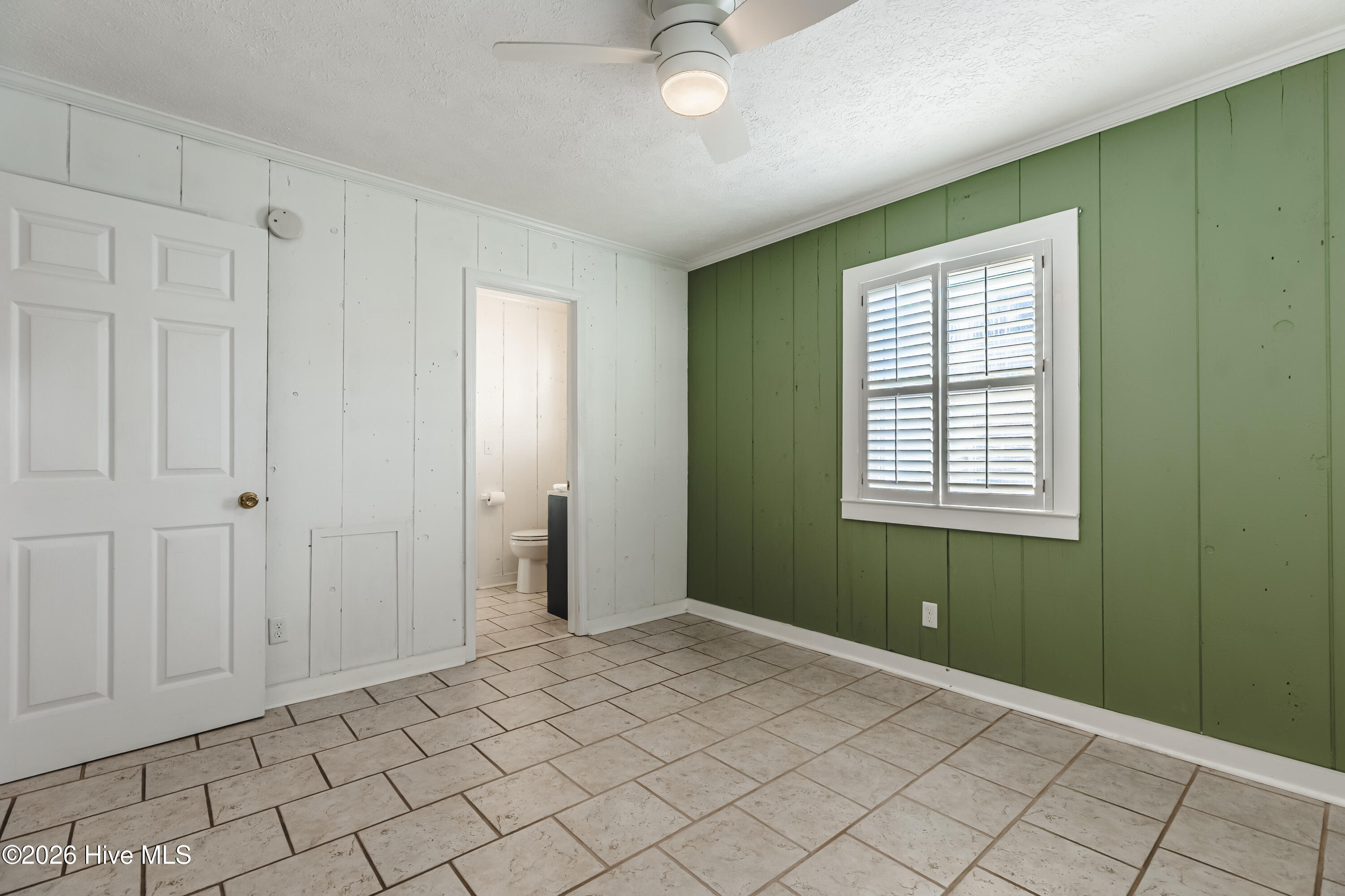 100563076 | Photo 15